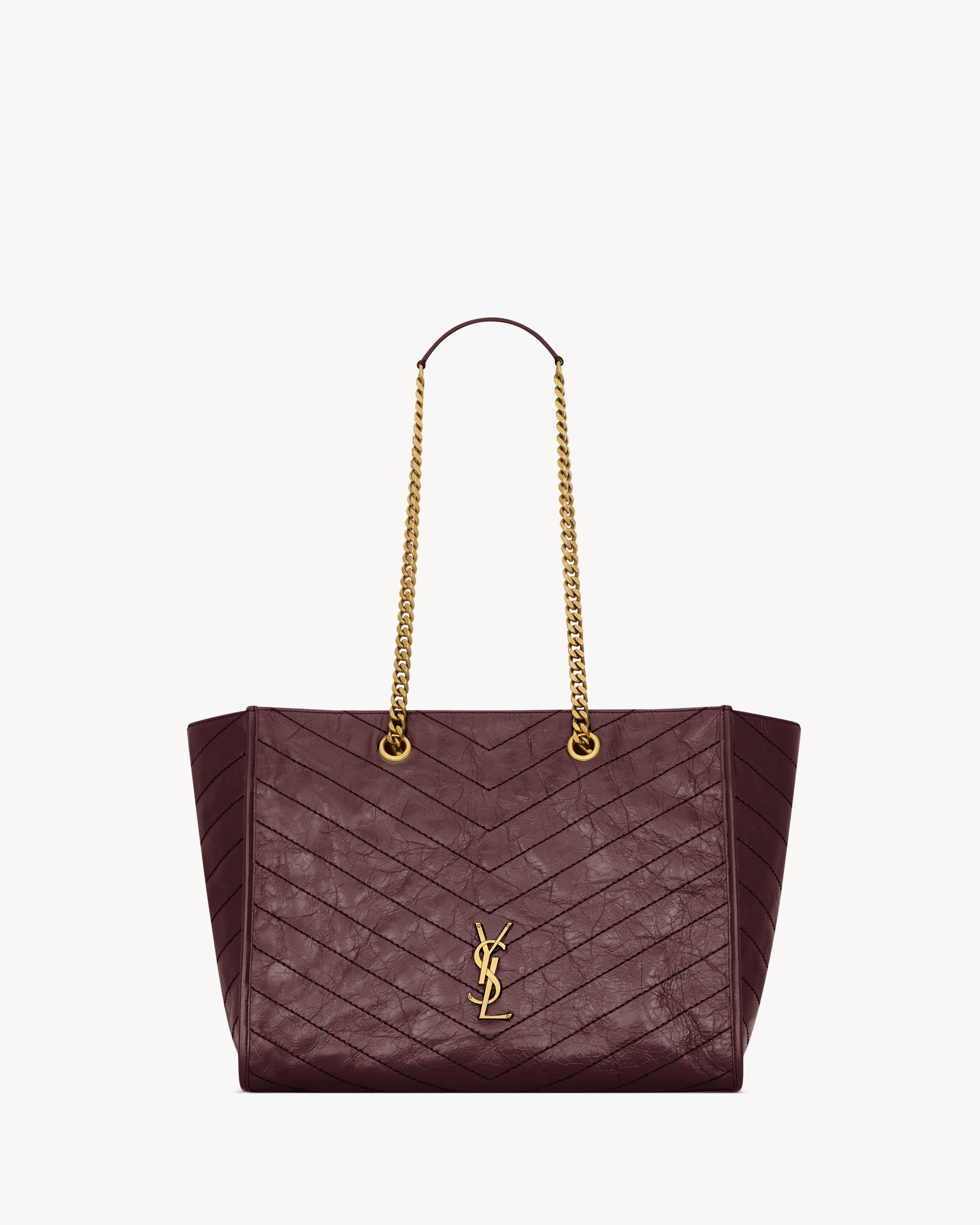 NIKI shopping in vintage leather
