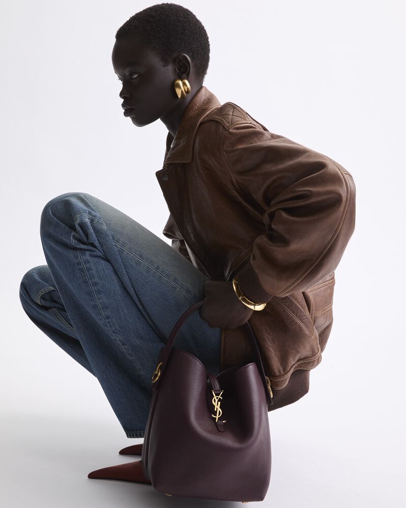 LE 37 supple in grained leather