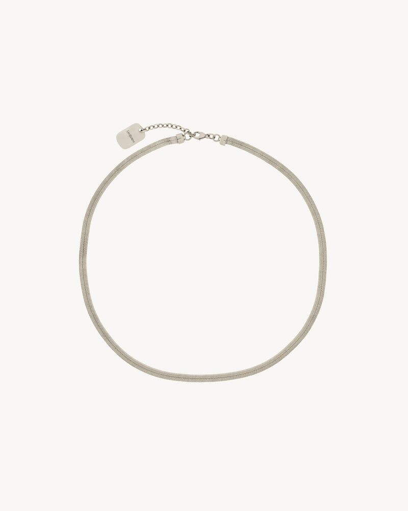 short chain necklace in metal