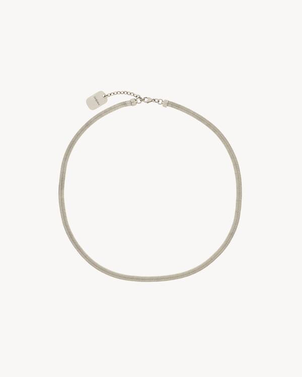 Collar de cadena corta de metal