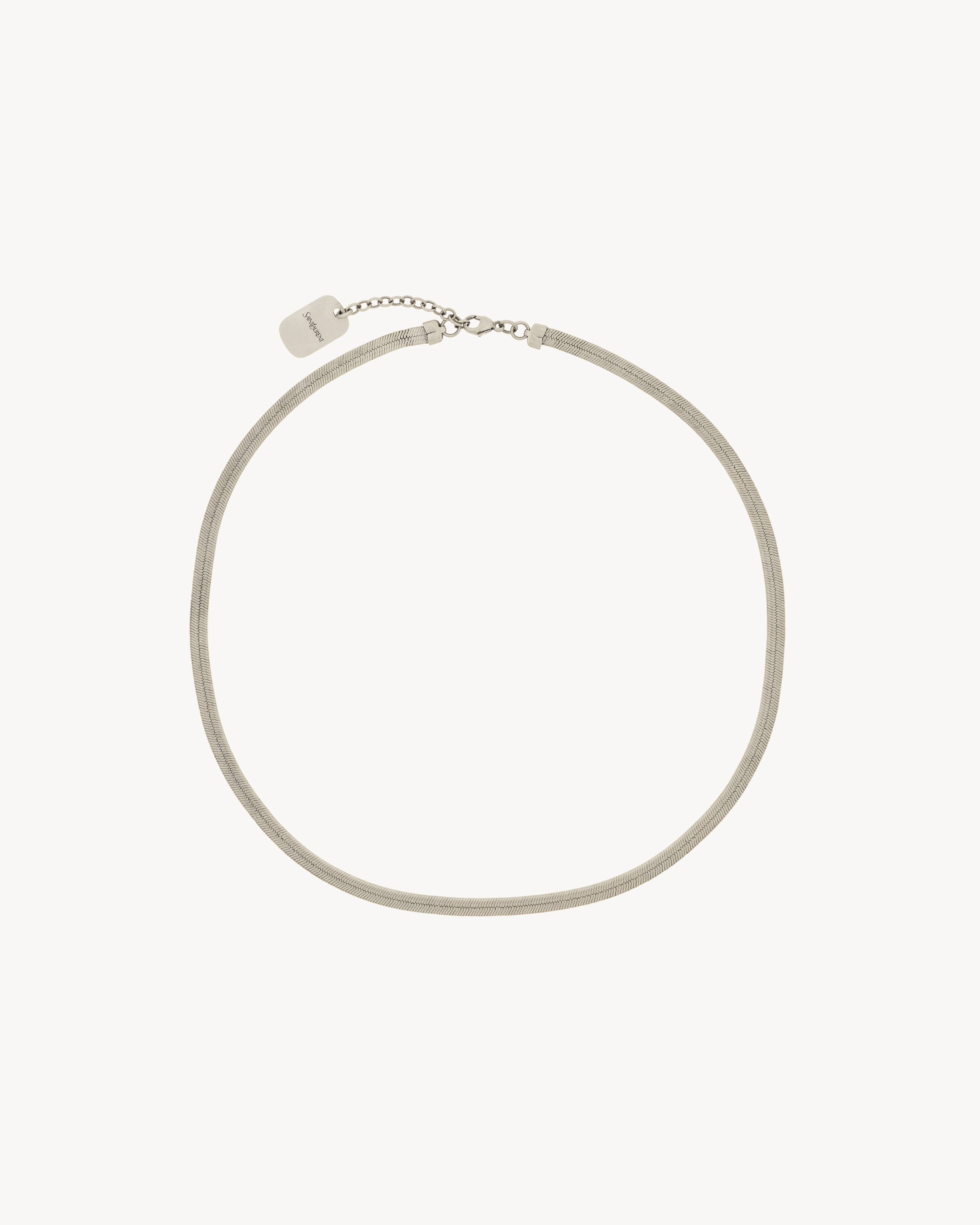 short chain necklace in metal