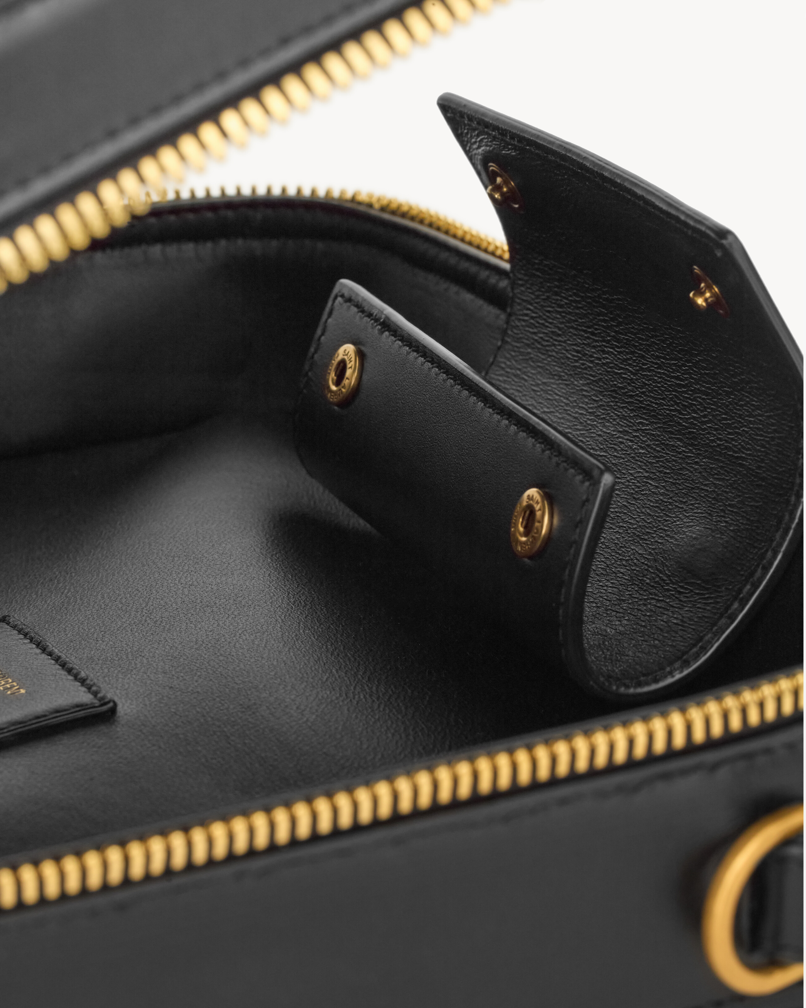 PORTABLE SPEAKER BAG IN LEATHER