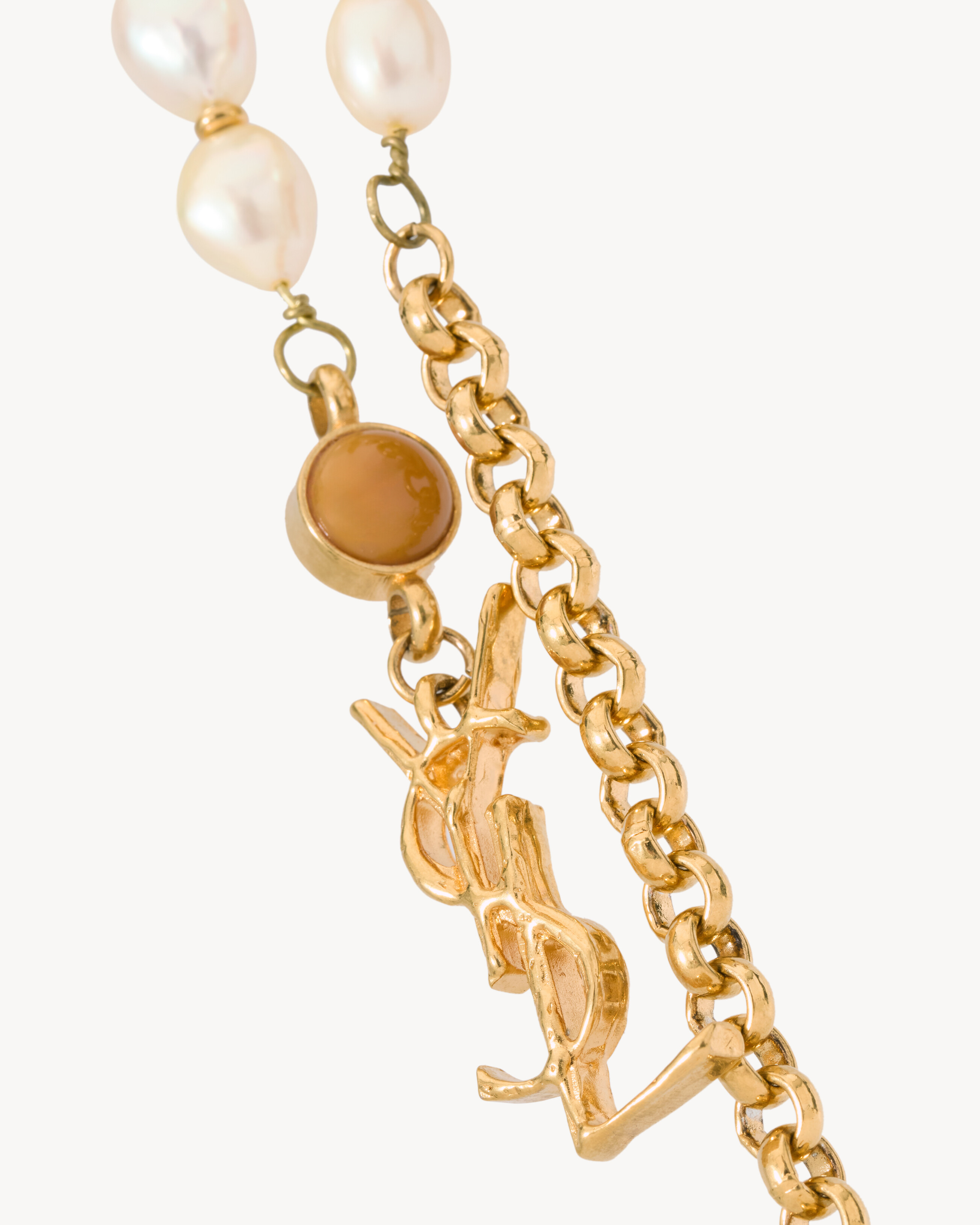 CASSANDRE Perlenkettengürtel aus Harz und Metall