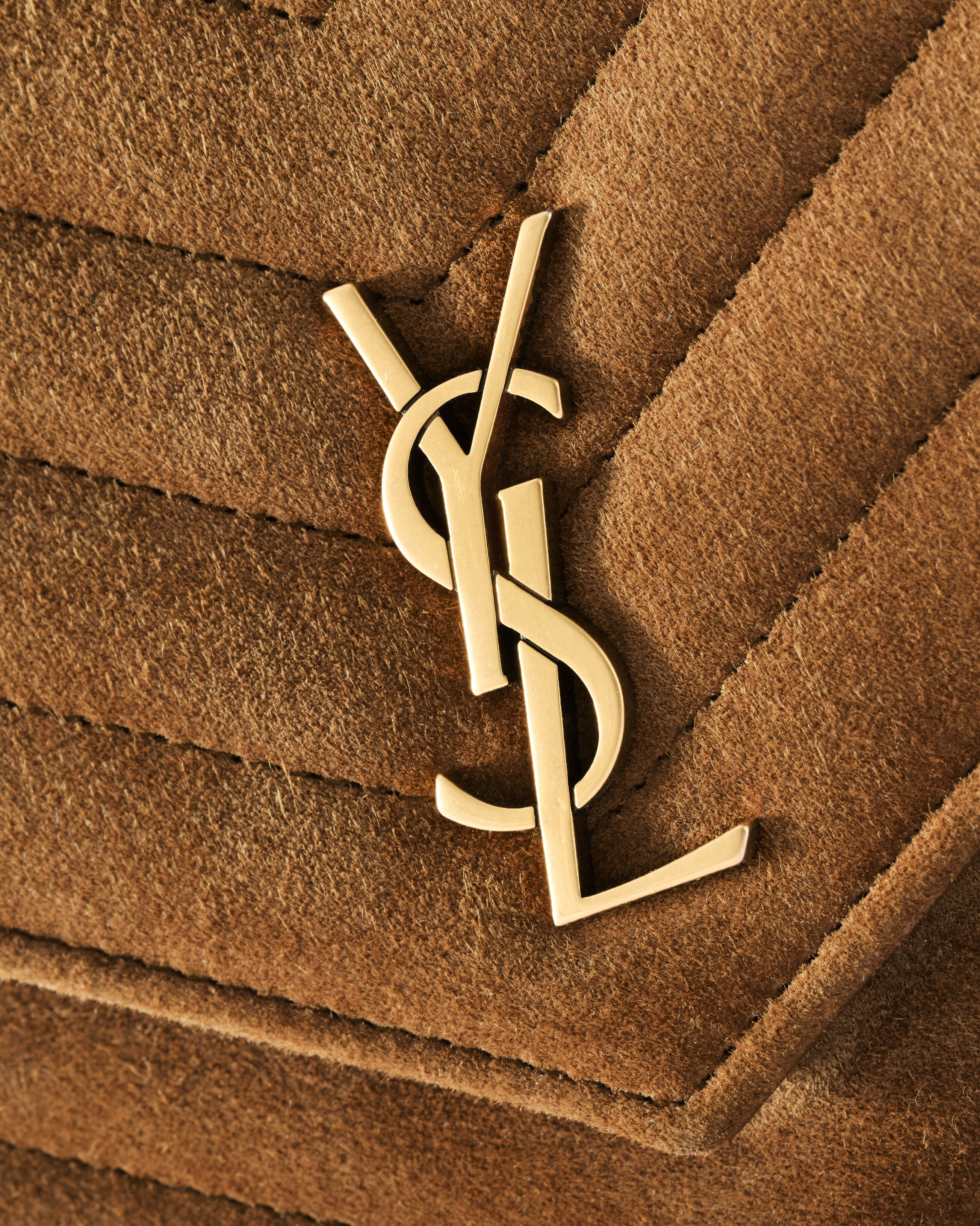 CASSANDRE envelope chain wallet in suede