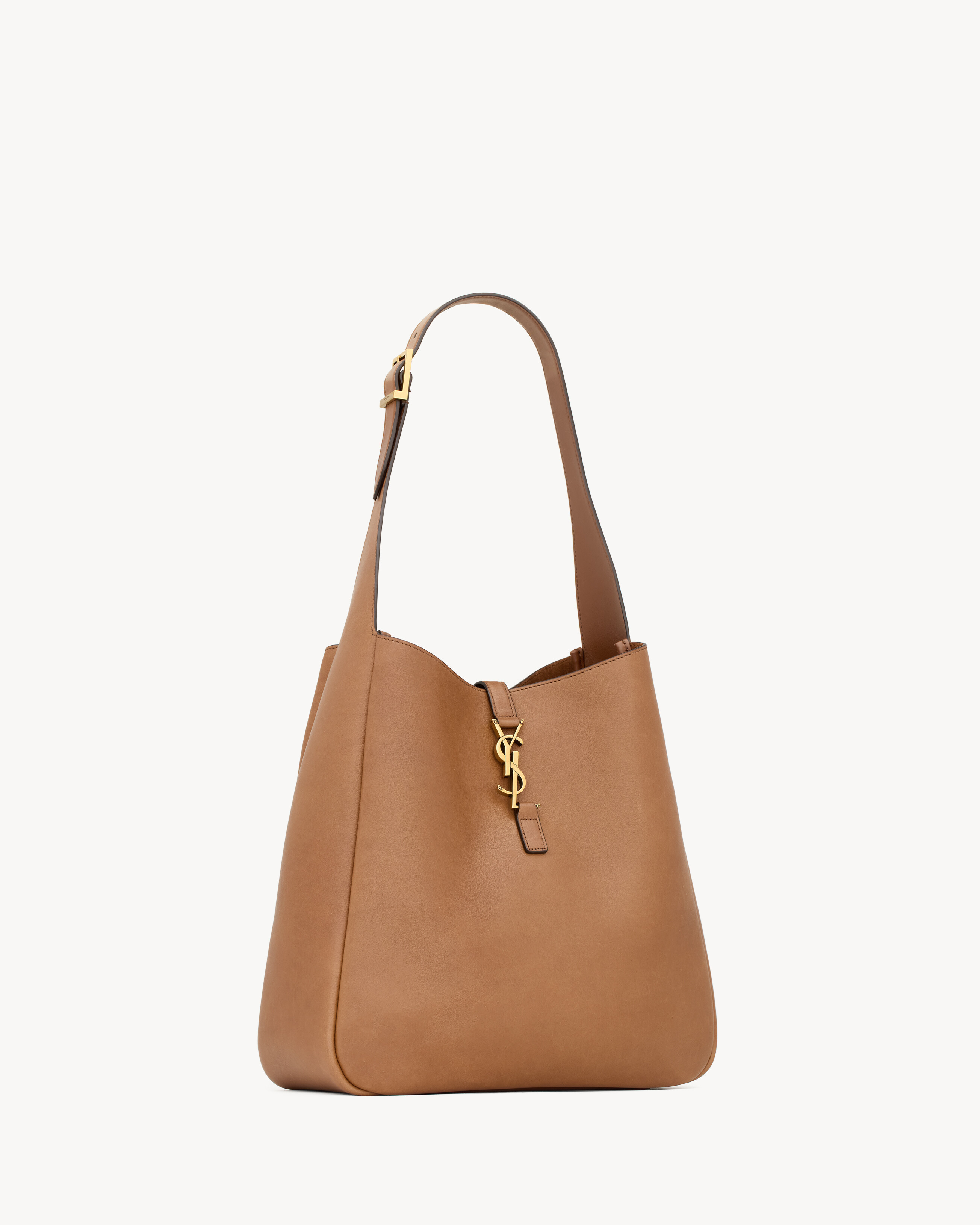 LE 5 À 7 supple large in leather