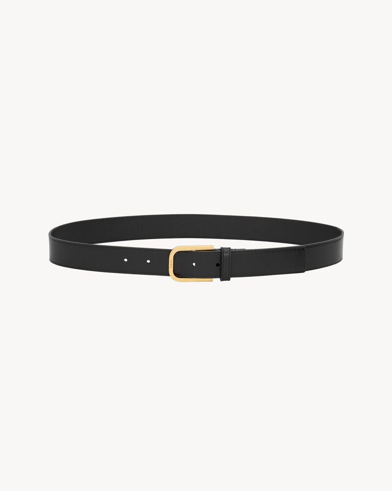 cinto minimalista em couro liso