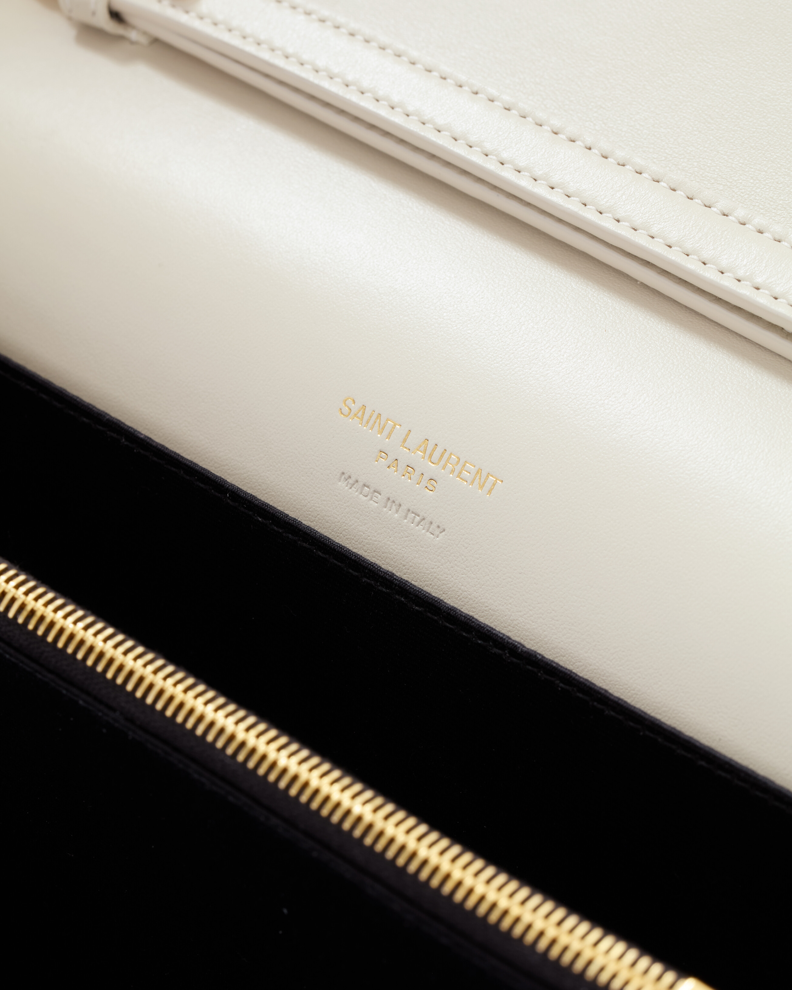 CLASSIC CASSANDRE CHAIN WALLET IN GRAIN DE POUDRE LEATHER in White