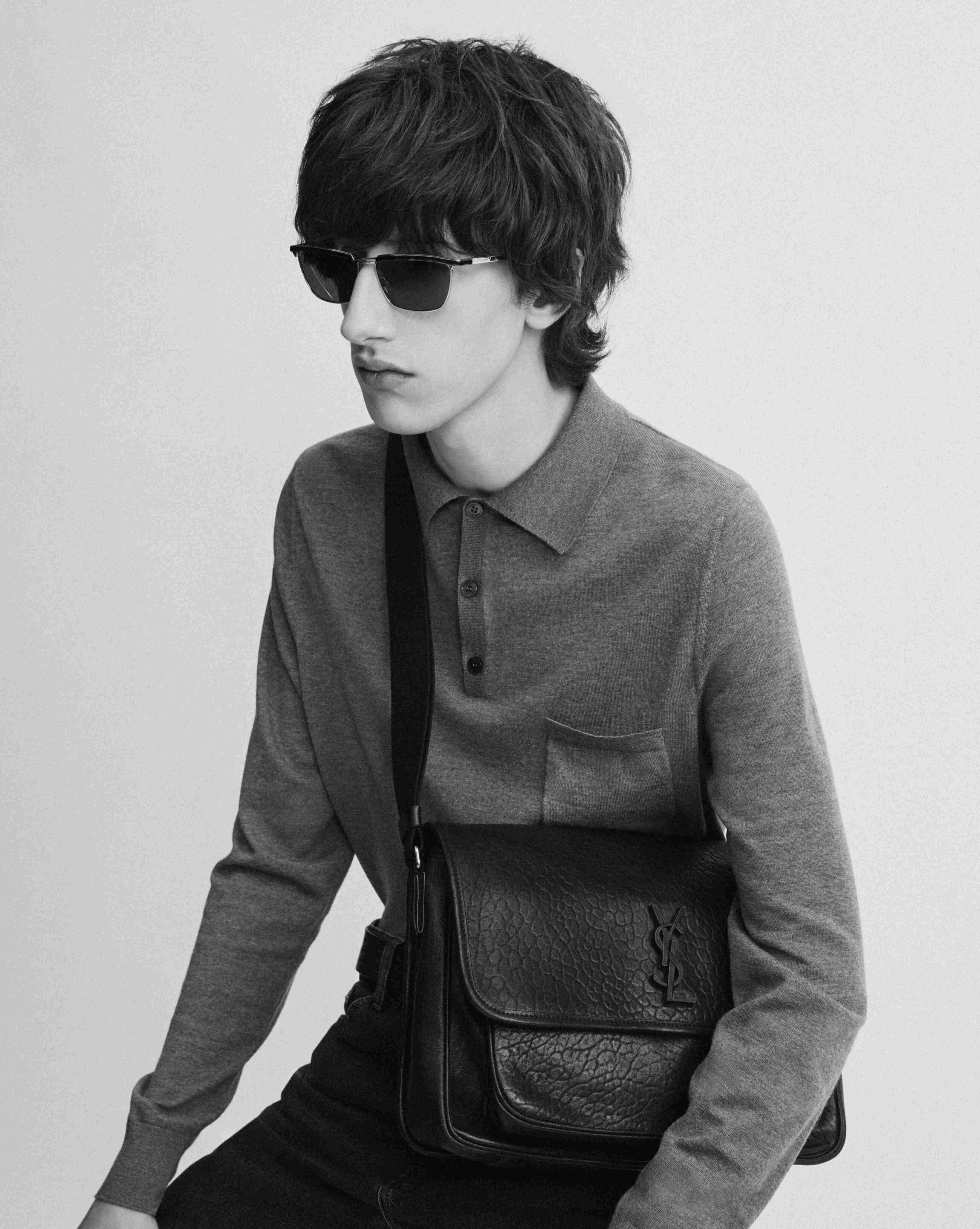 NIKI messenger in grained leather