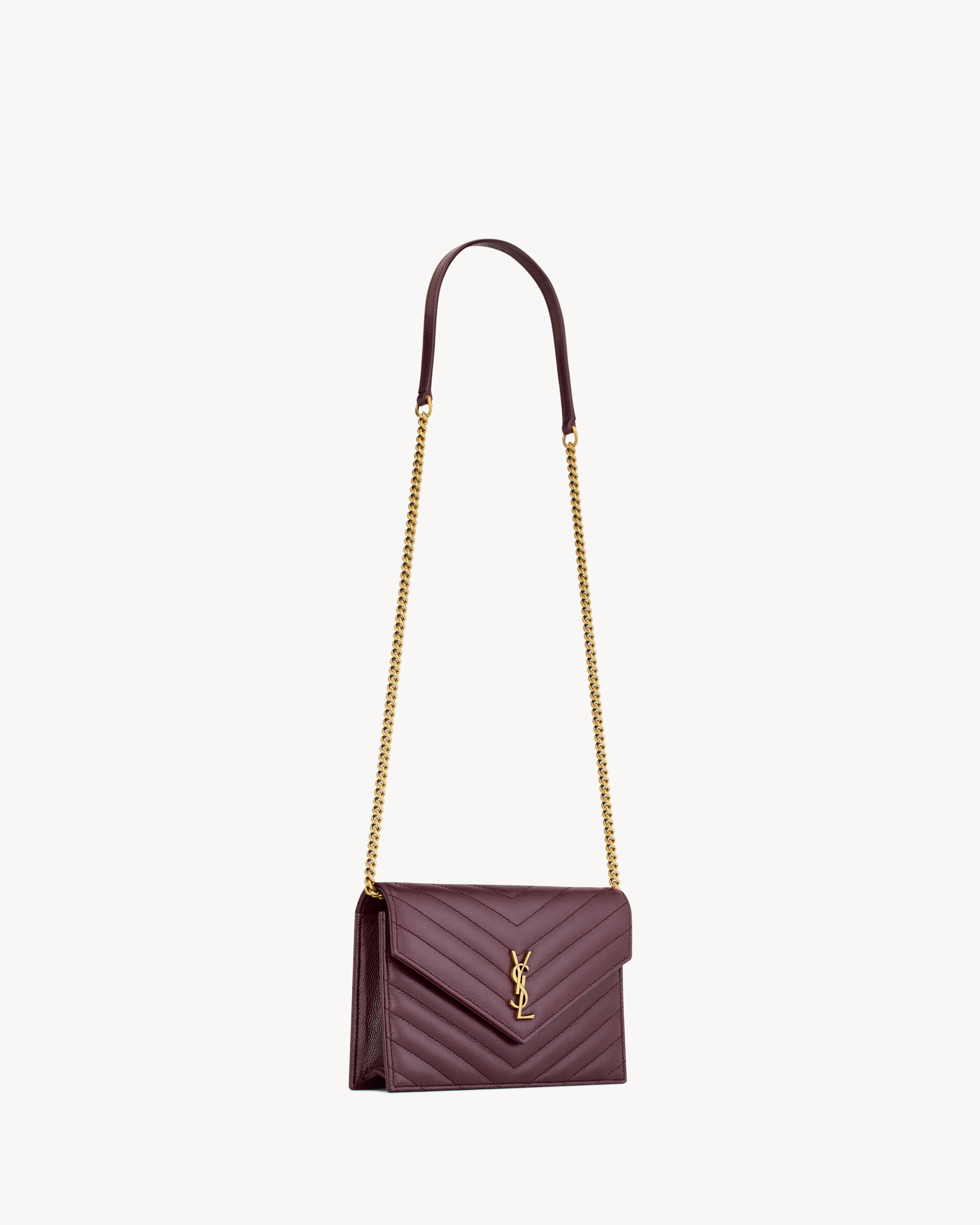 CASSANDRE envelope chain wallet in GRAIN DE POUDRE leather