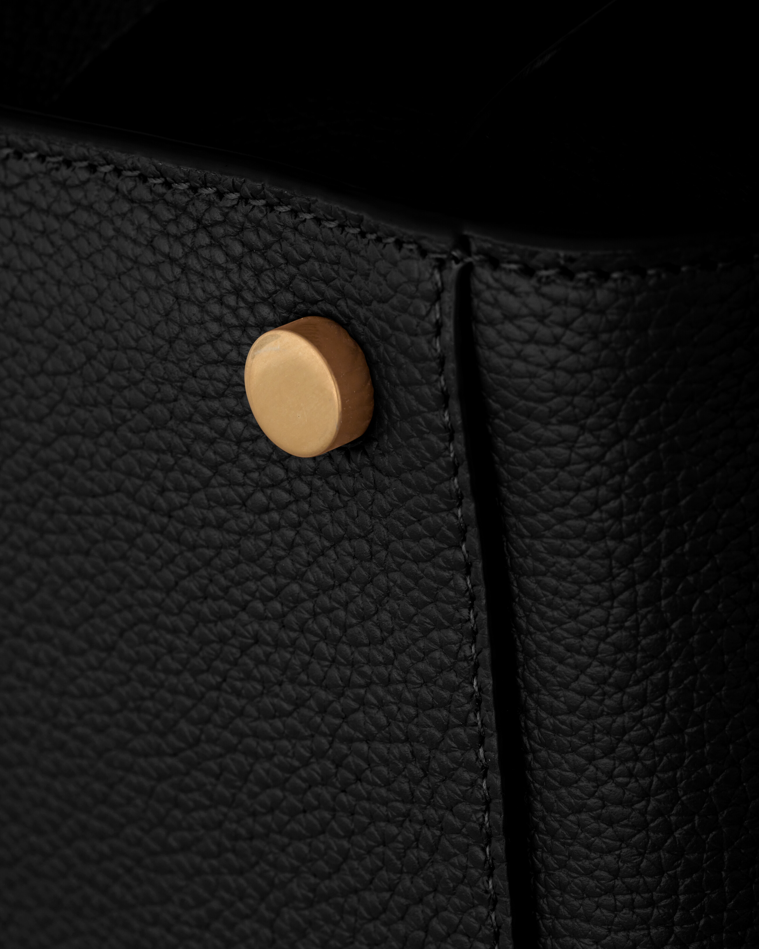 SAC DE JOUR SOUPLE EN CUIR GRAINÉ – MEDIUM