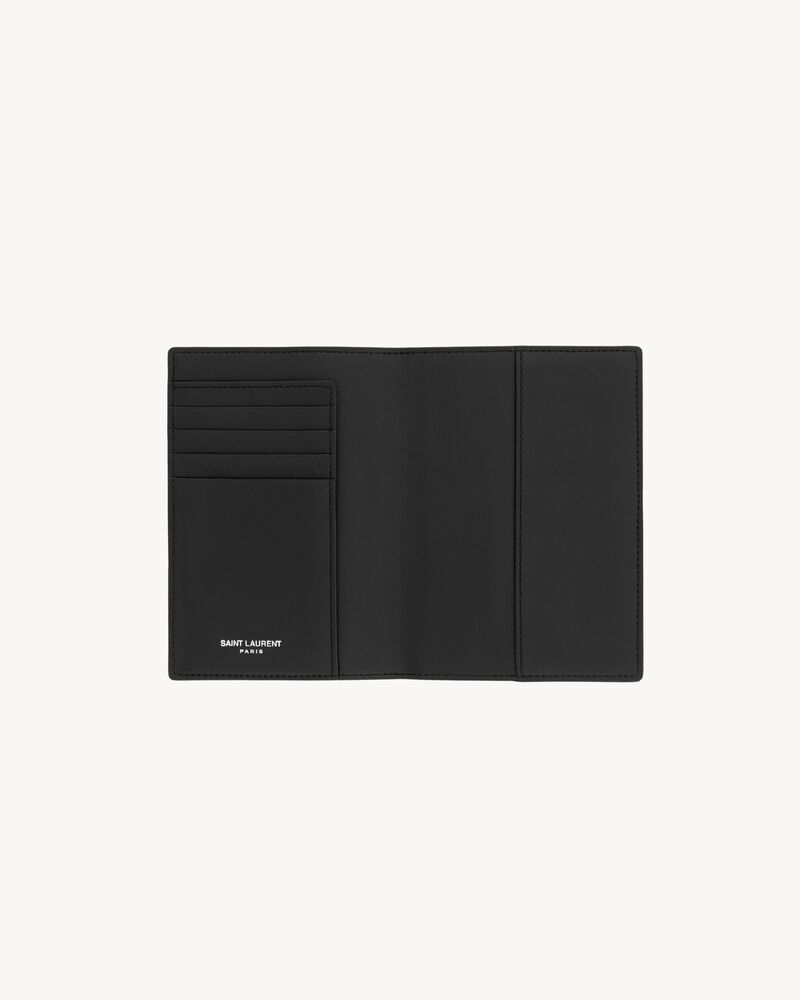 TINY CASSANDRE passport case in eel