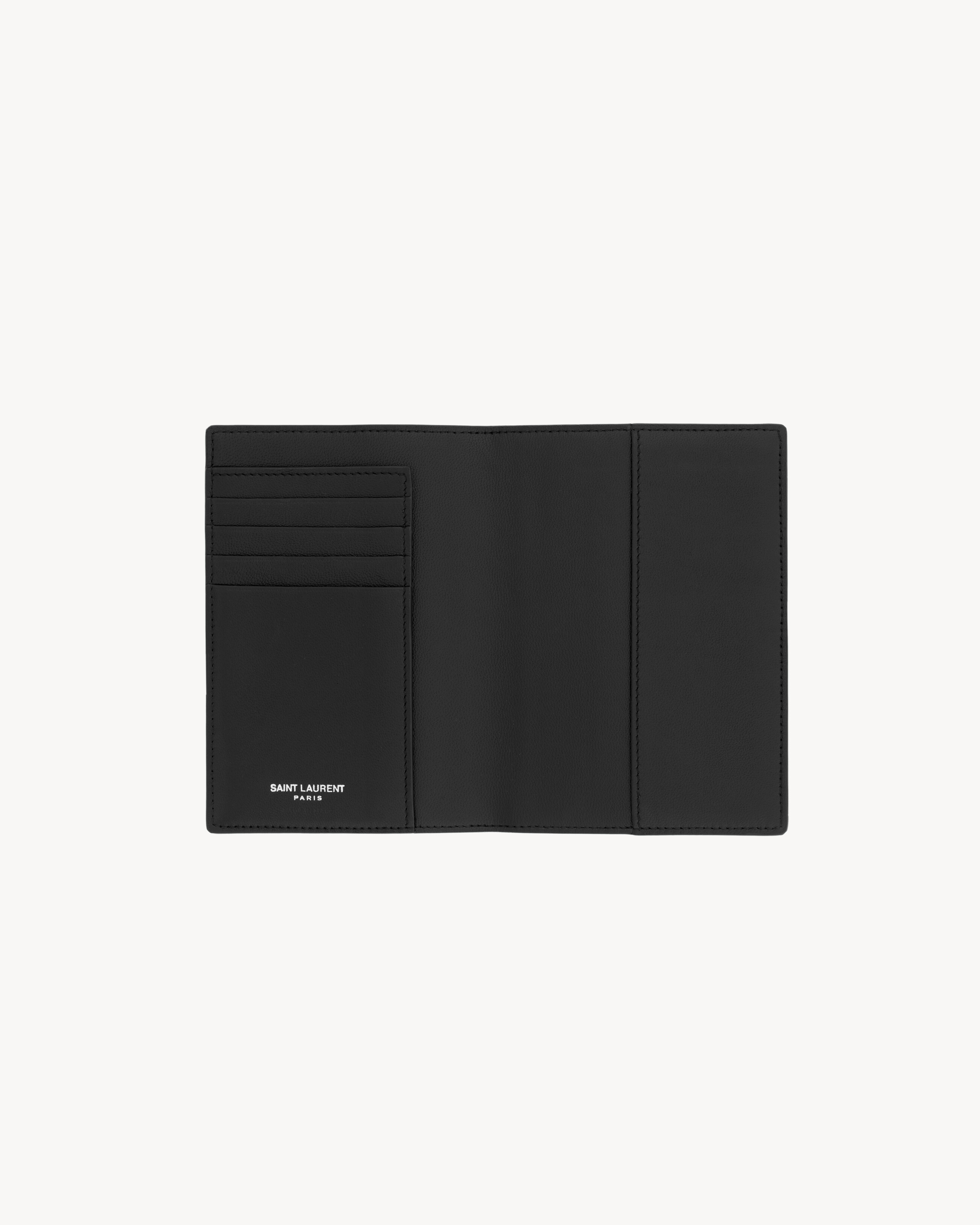 TINY CASSANDRE passport case in eel