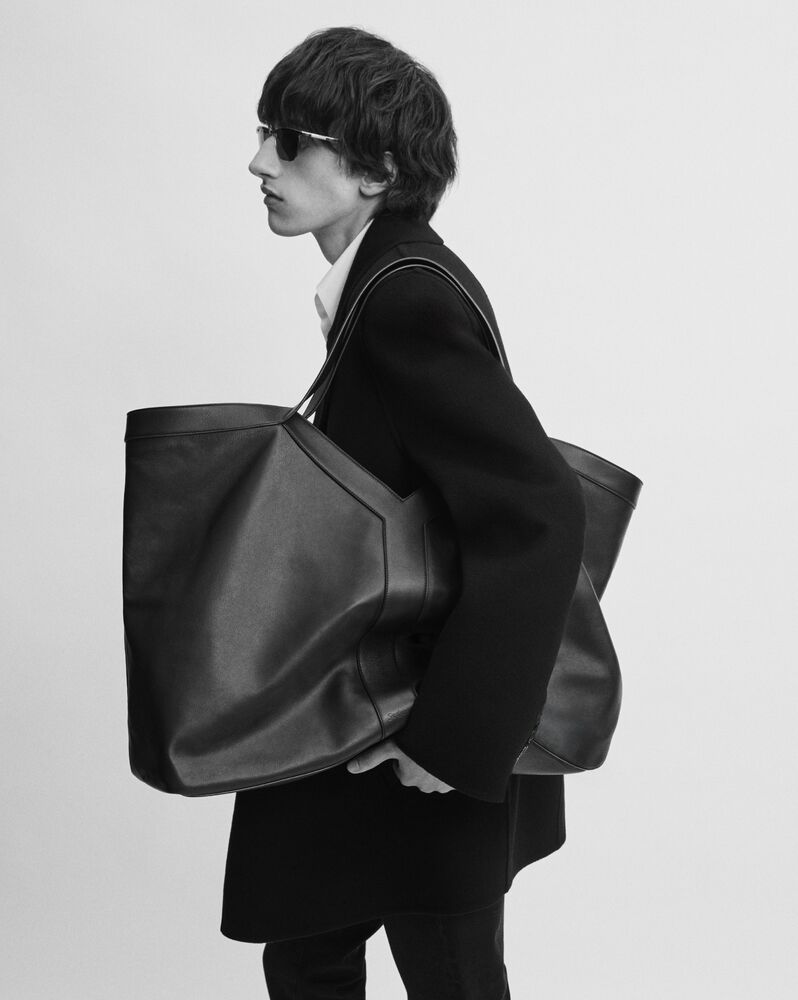 Y Maxi Tote aus genarbtem Leder