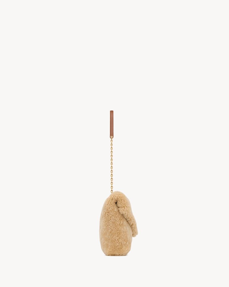 CASSANDRE large pouch on chain in shearling