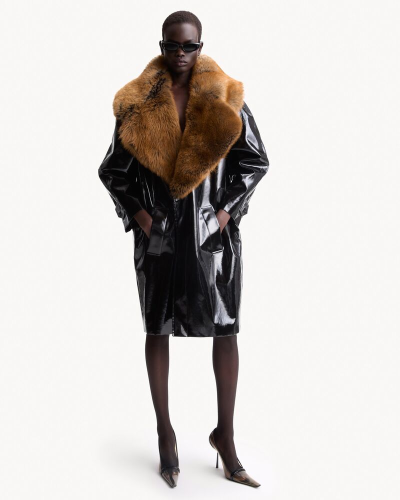 casaco cocoon em canvas laqueado e shearling