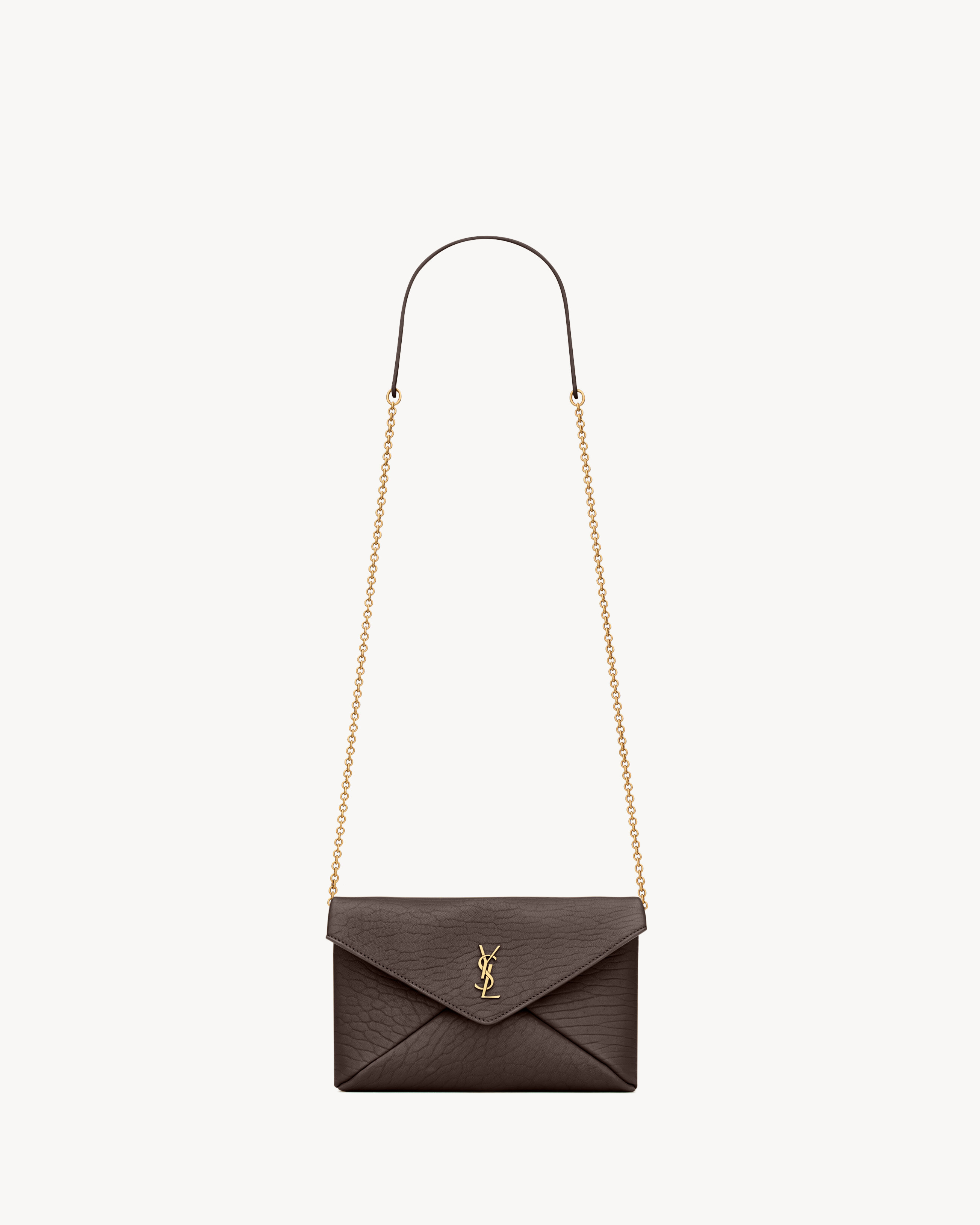 bolsa pouch com corrente pequena CASSANDRE em couro de cordeiro
