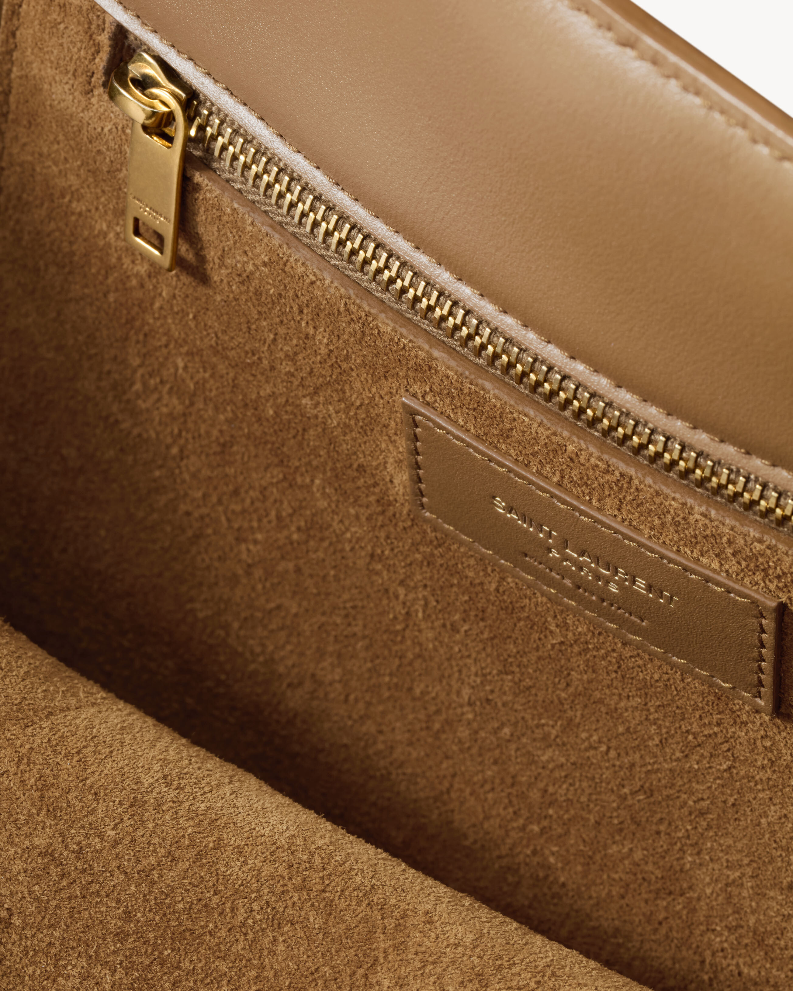 LE 5 À 7 SMALL BEA in suede