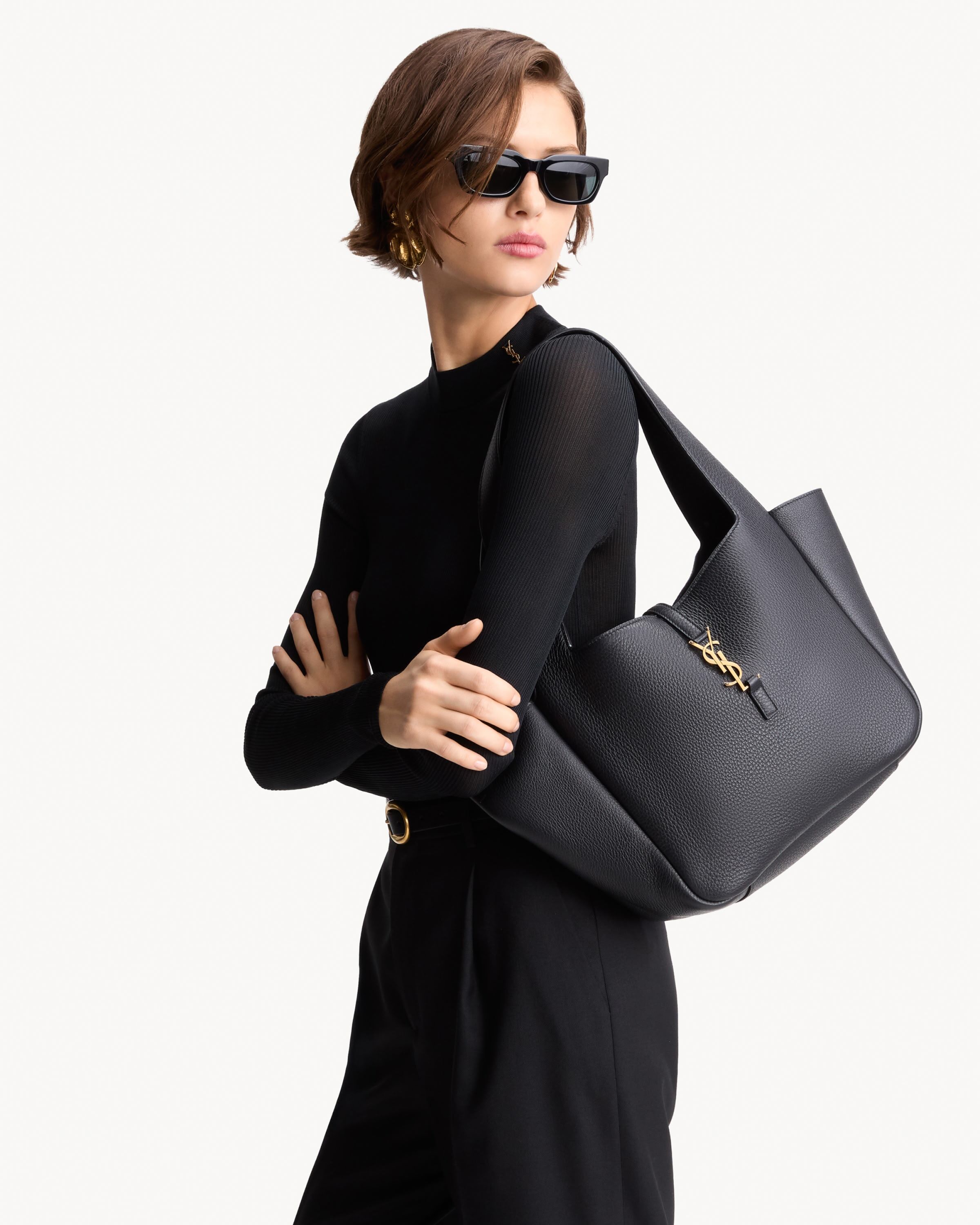 LE 5 À 7 SMALL BEA in grained leather