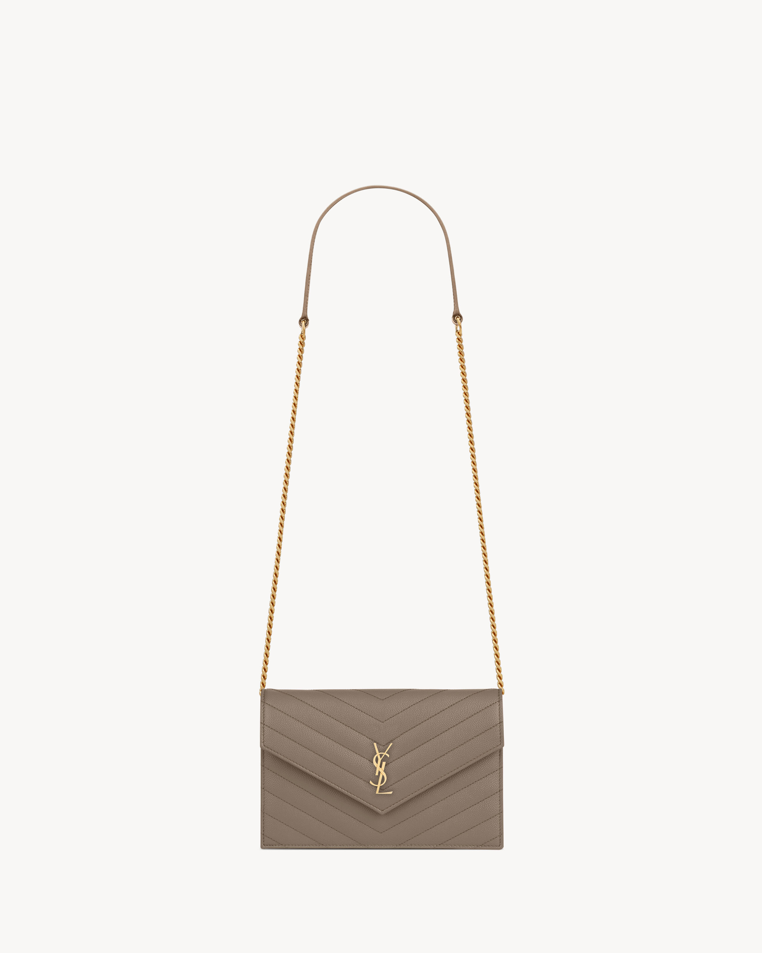 CASSANDRE envelope chain wallet in GRAIN DE POUDRE leather