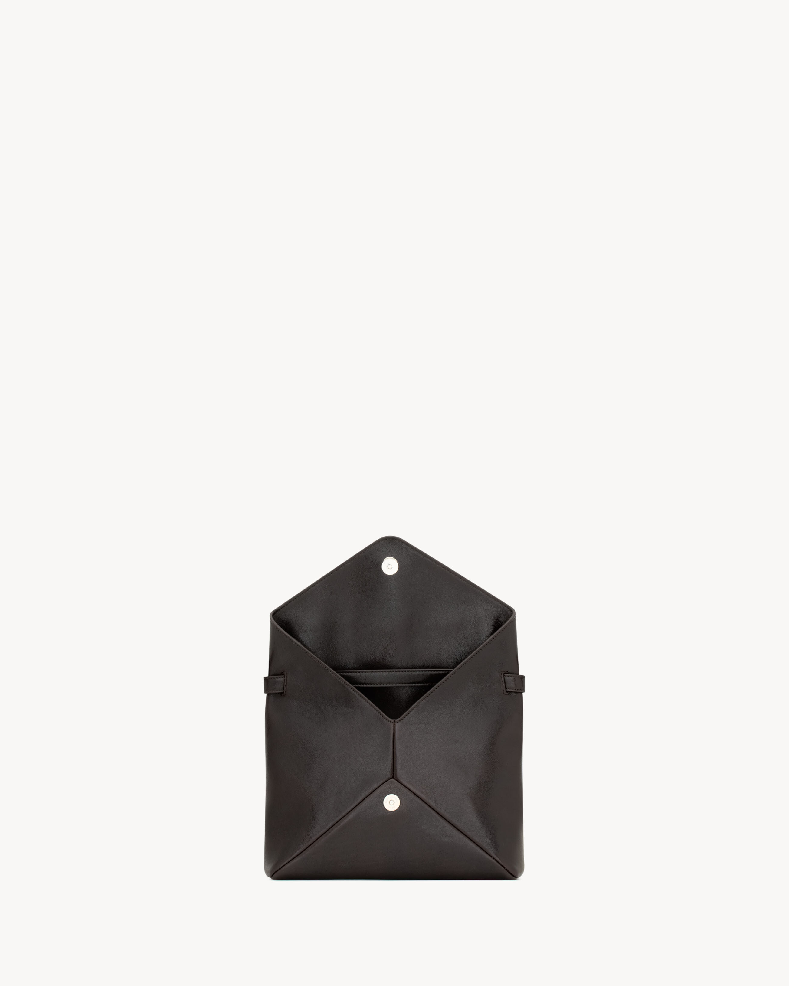 CASSANDRE envelope messenger in leather