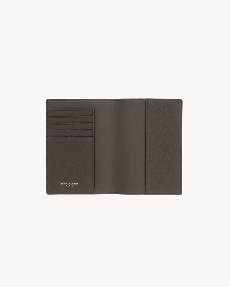 TINY CASSANDRE passport case in grained leather