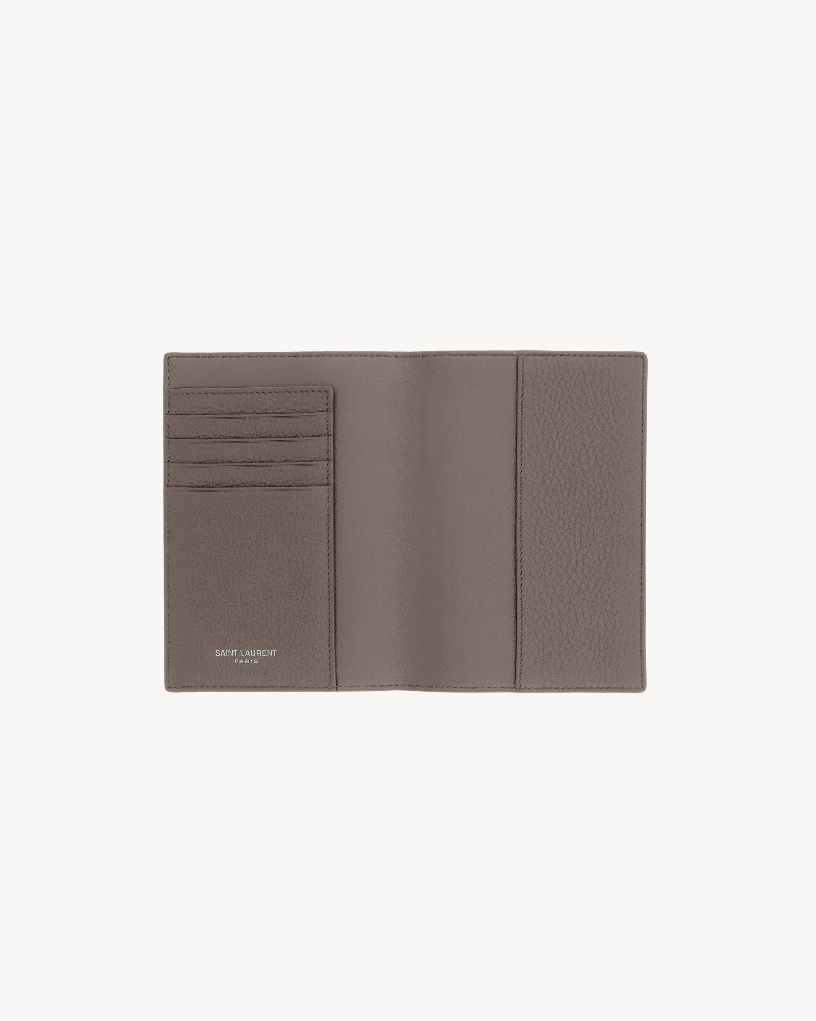 TINY CASSANDRE passport case in grained leather