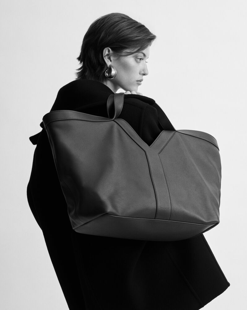 Y tote in leather