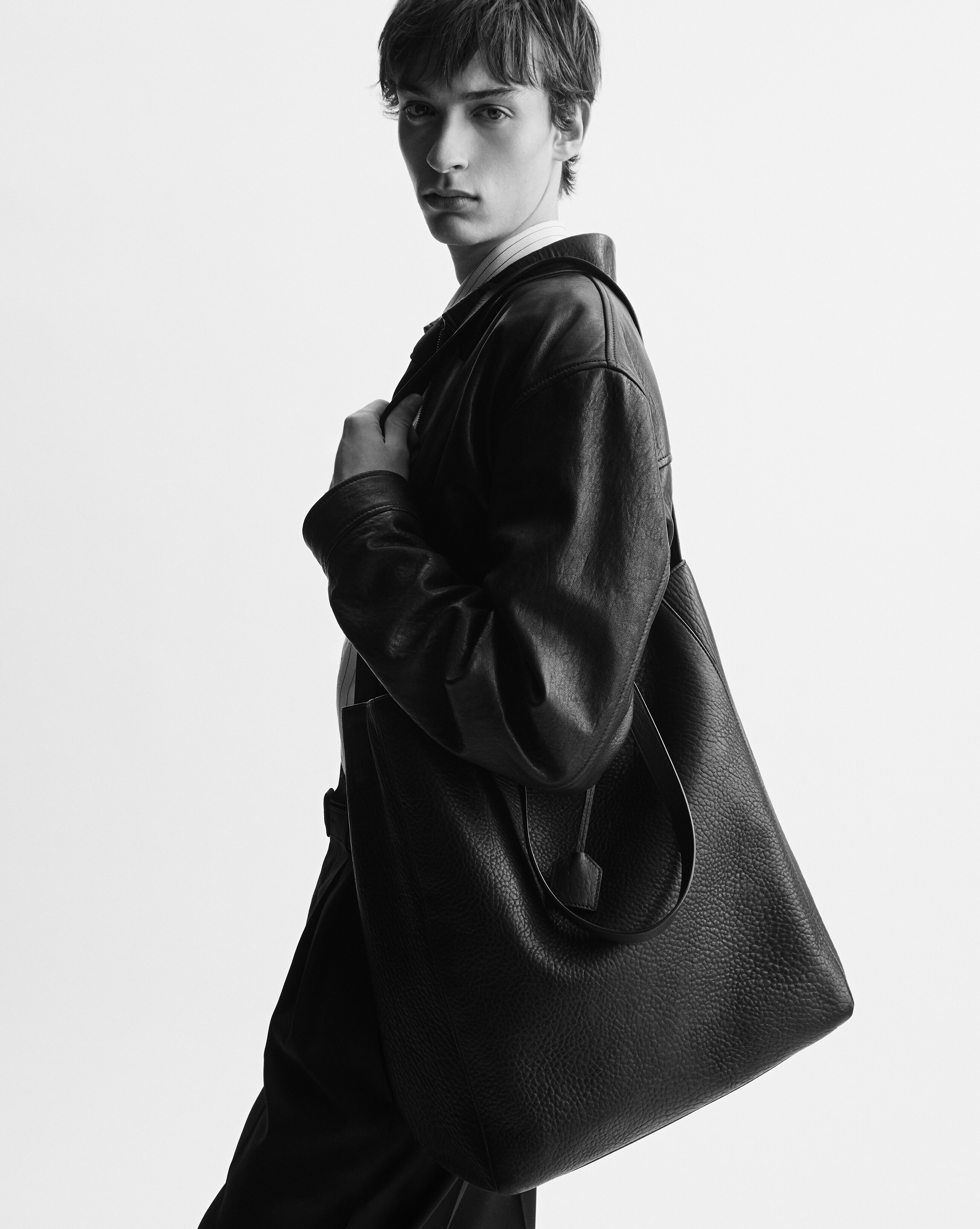 BOLD Hobo Bag aus genarbtem Leder