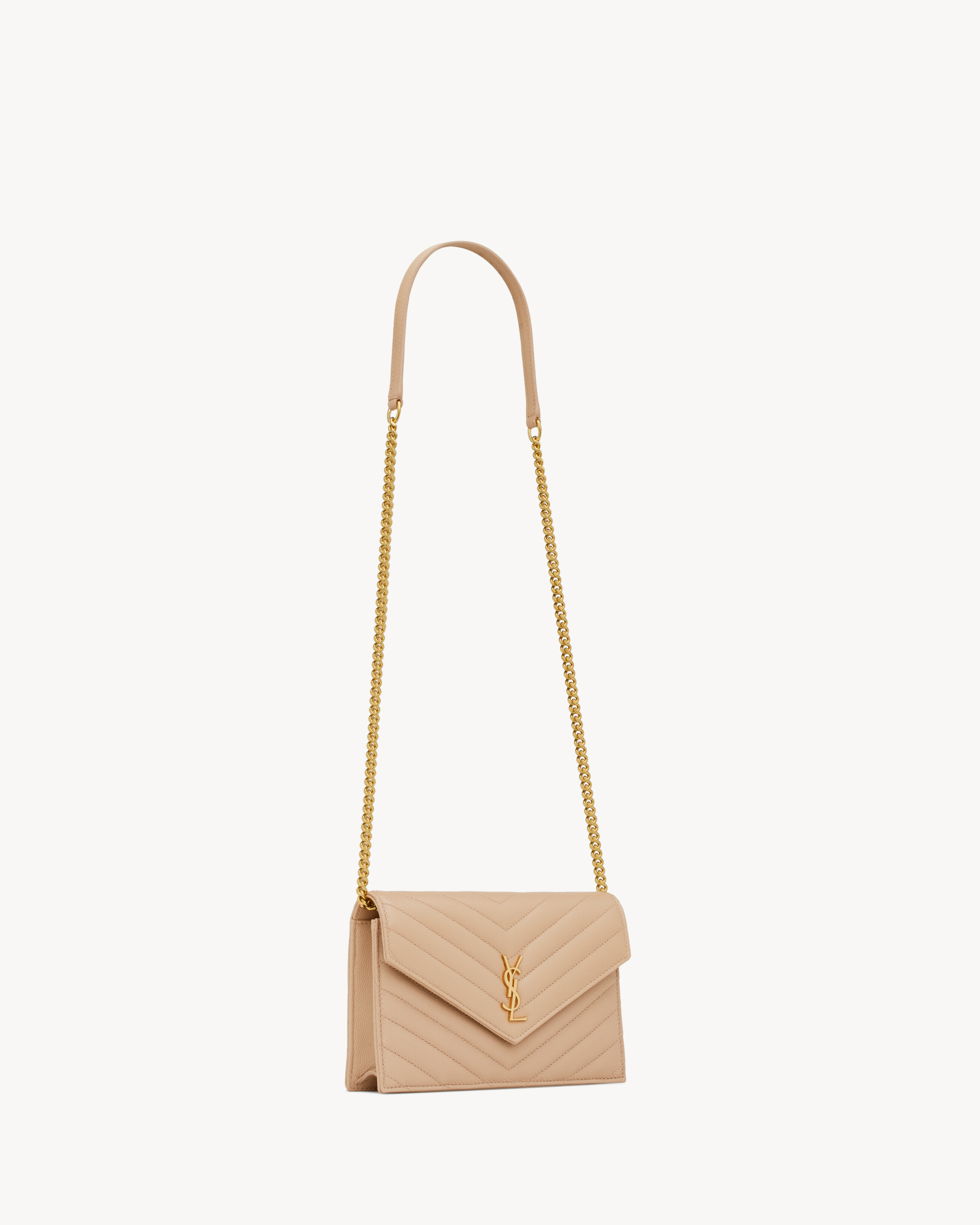 CASSANDRE ENVELOPE CHAIN WALLET IN GRAIN DE POUDRE LEATHER