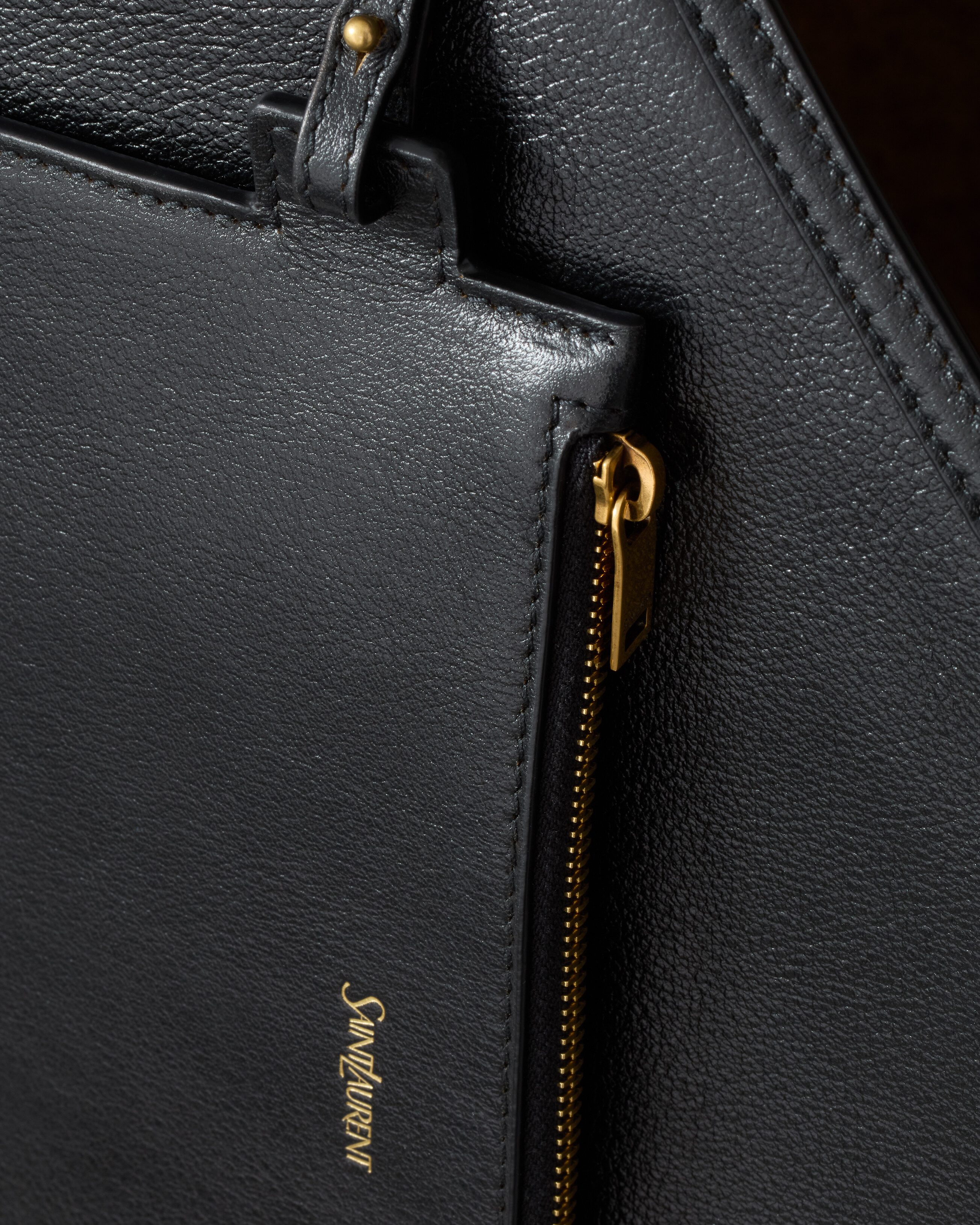 Y slim tote in leather