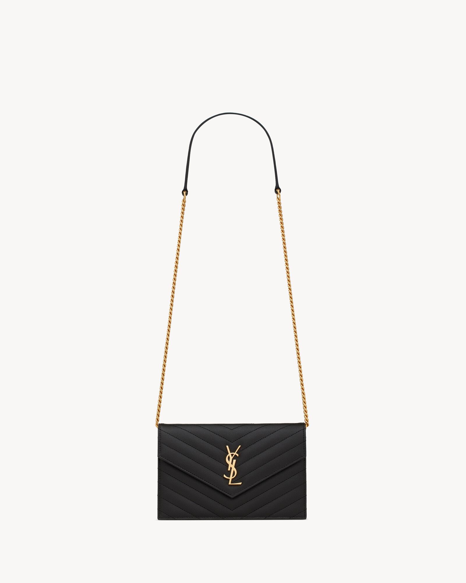 CASSANDRE ENVELOPE CHAIN WALLET IN GRAIN DE POUDRE LEATHER — 857605BOW011000