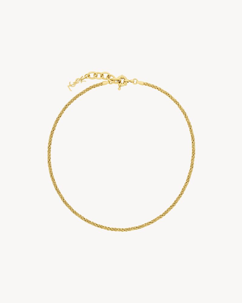 short chain necklace in metal