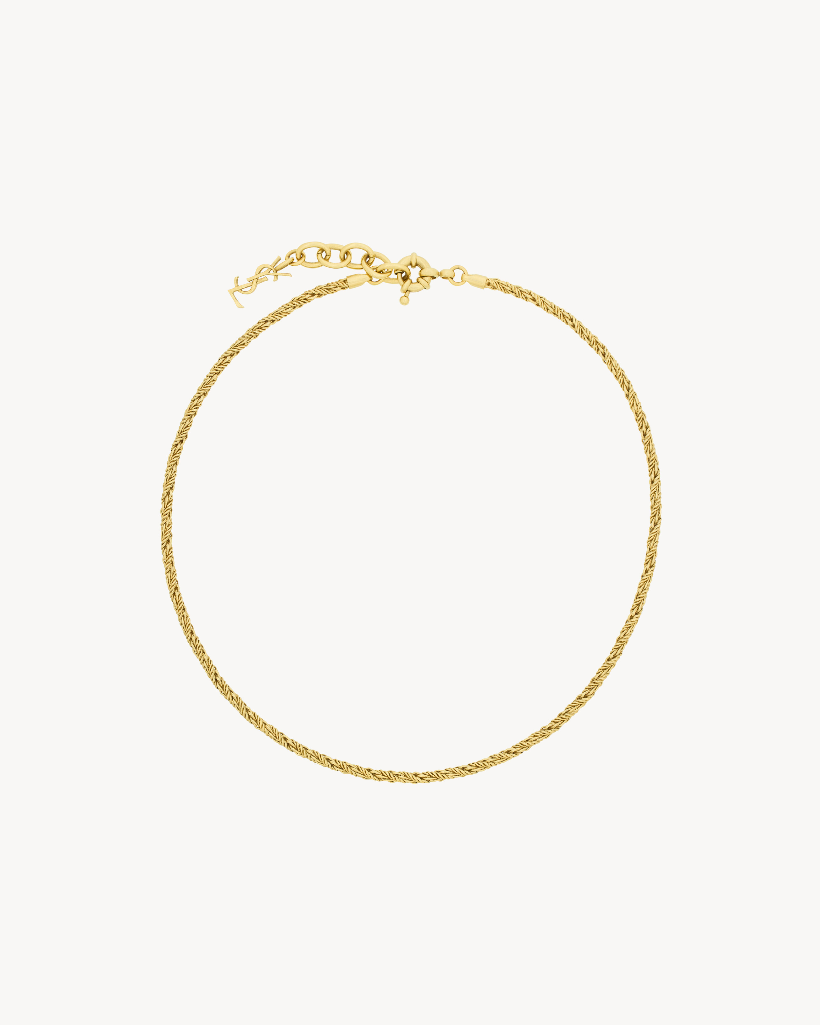 short chain necklace in metal