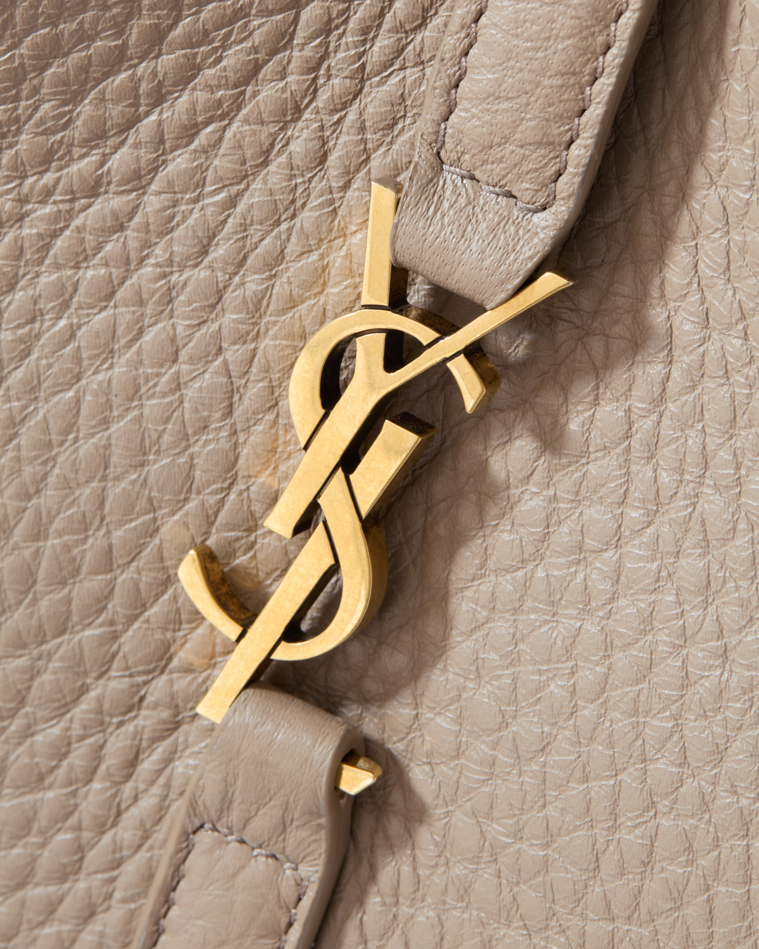 LE 5 À 7 BABY BEA in grained leather