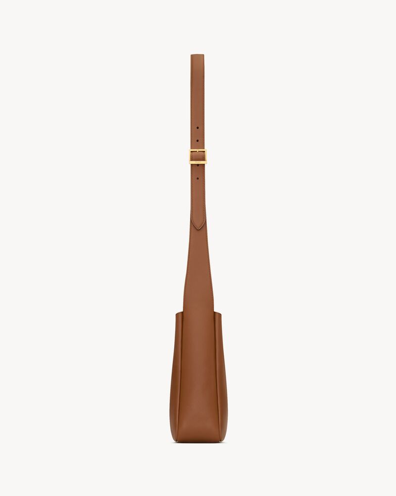 LE 5 À 7 supple crossbody in grained leather