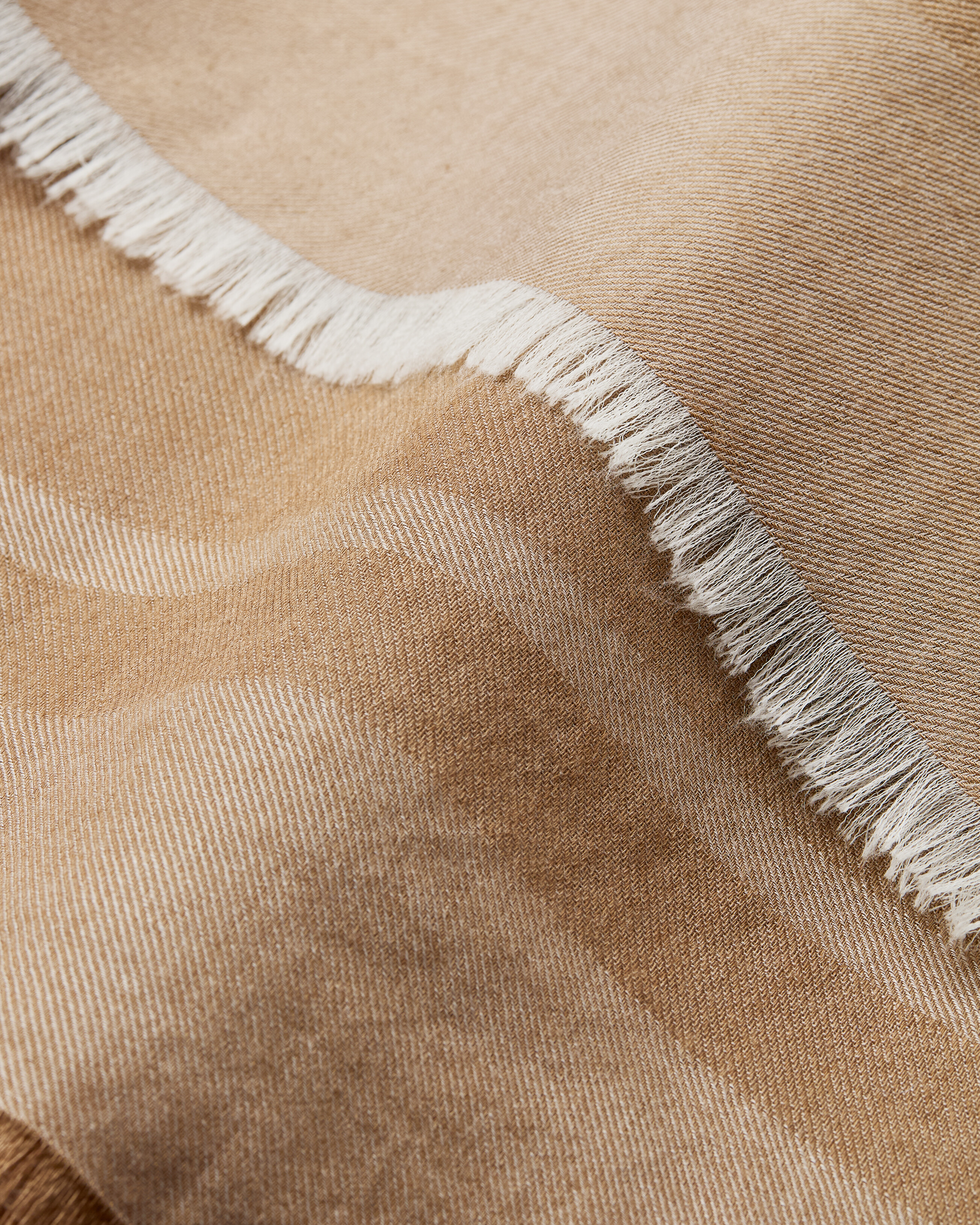 CASSANDRE square scarf in cashmere and silk jacquard