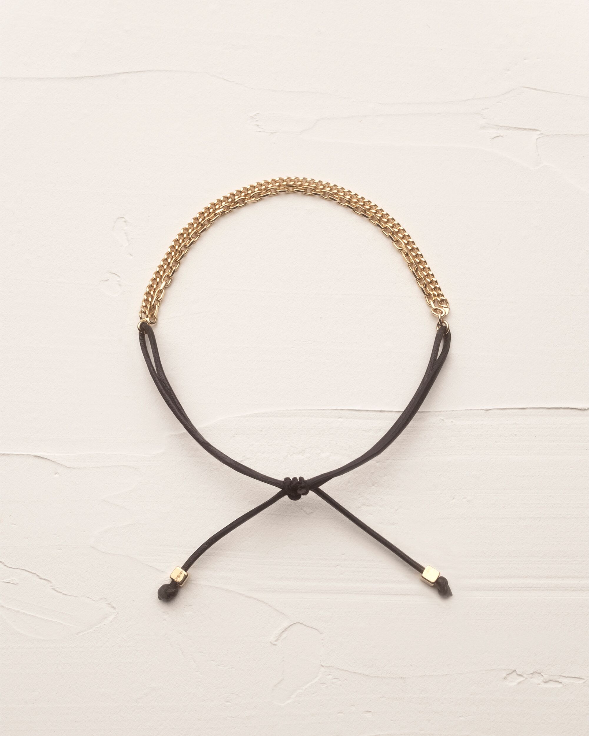 Pulsera de doble cadena de oro amarillo de 18 kt y piel