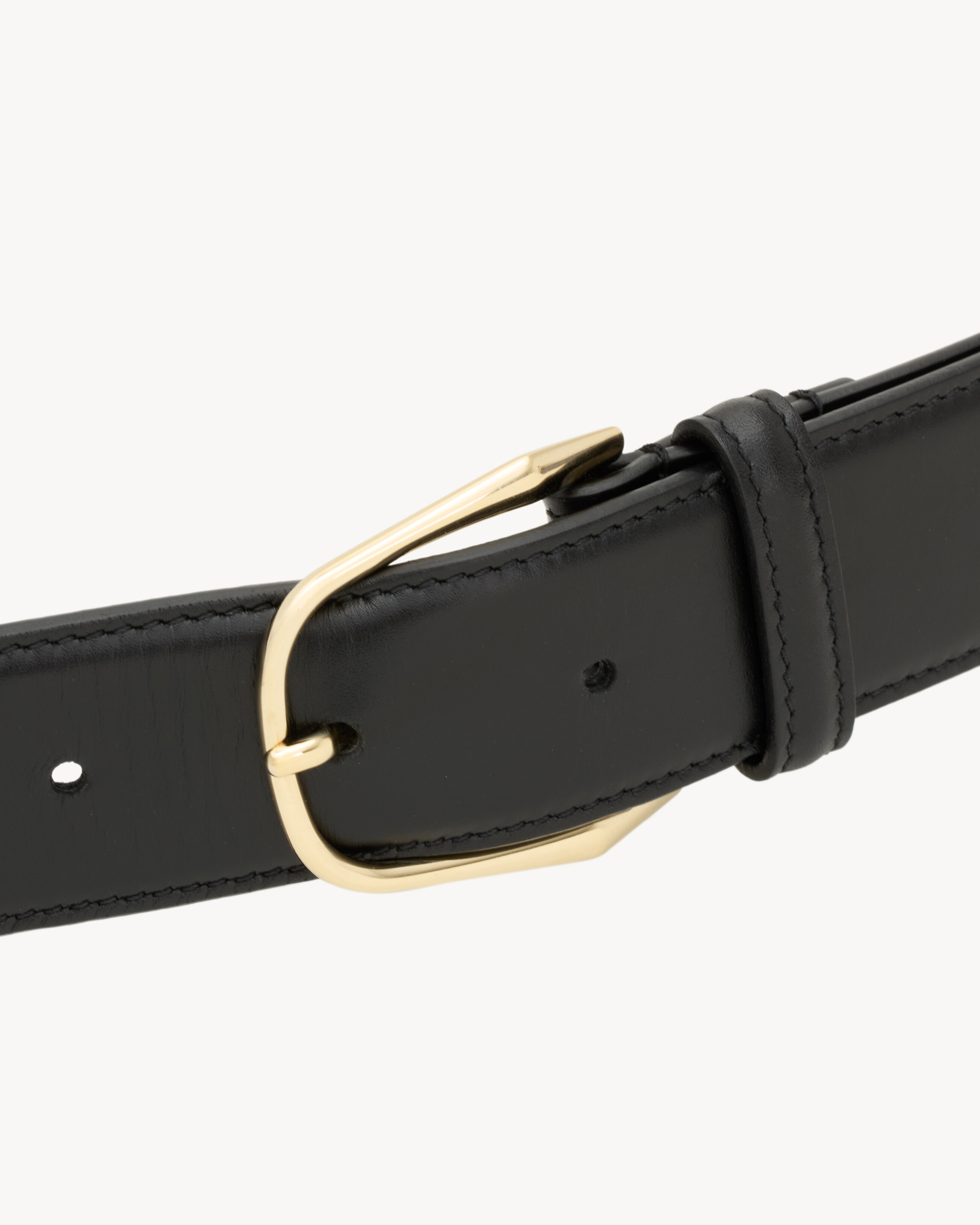 minimal buckle belt in smooth leather