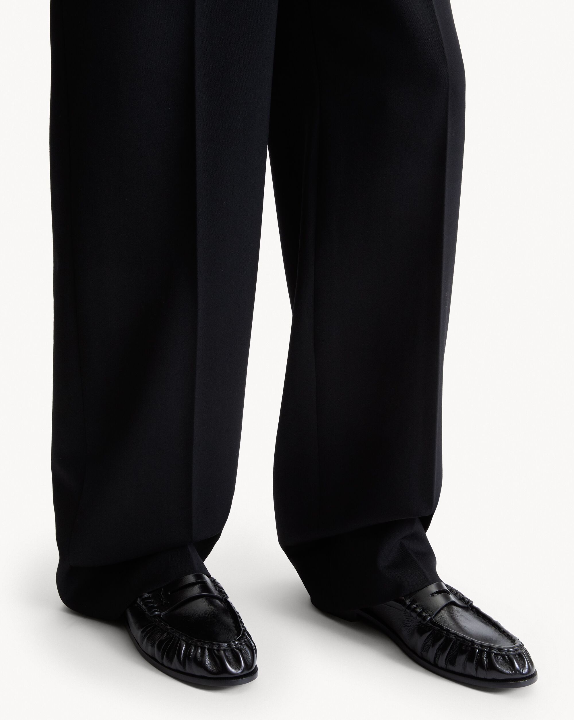 LE LOAFER supple in smooth leather