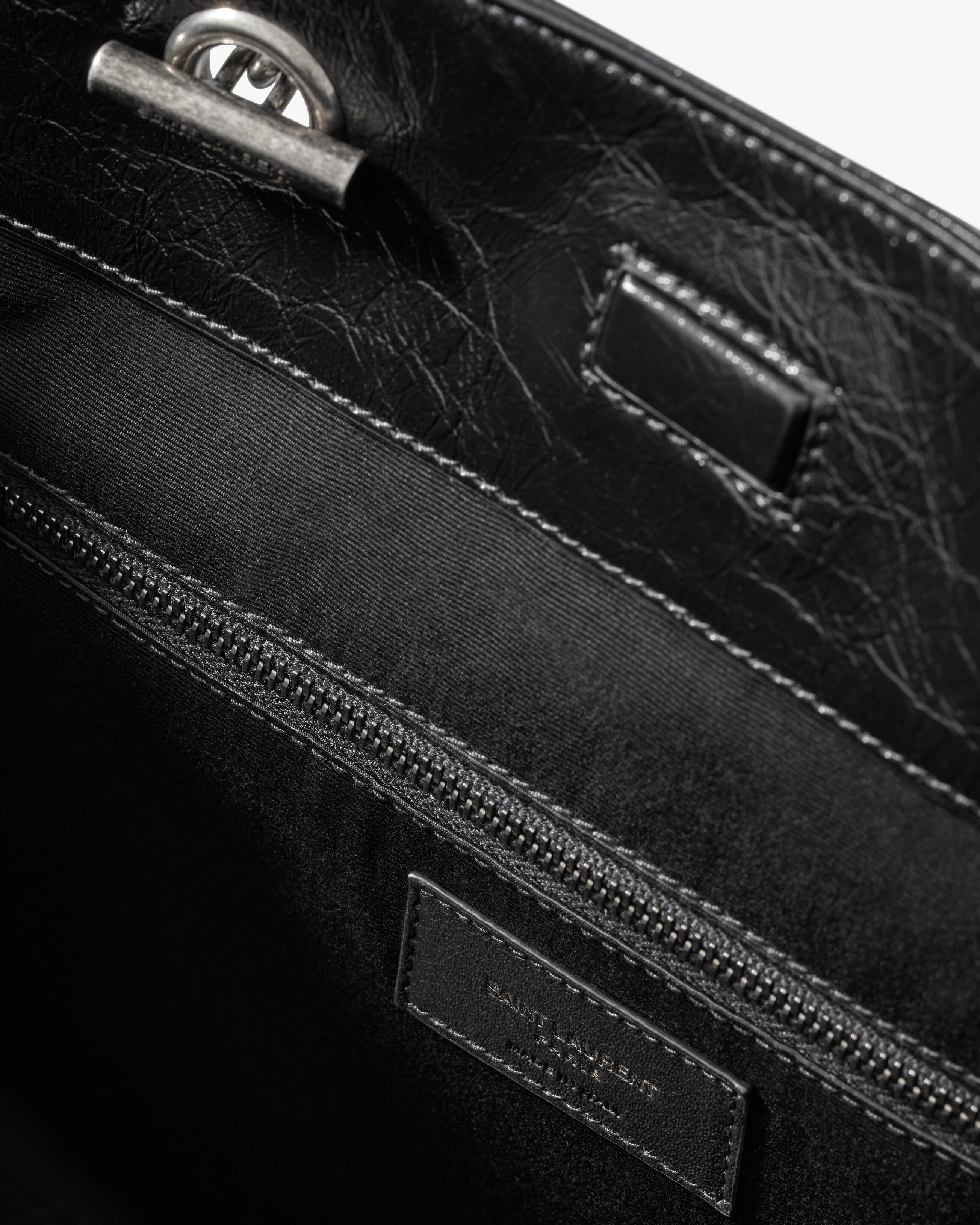 NIKI shopping in vintage leather