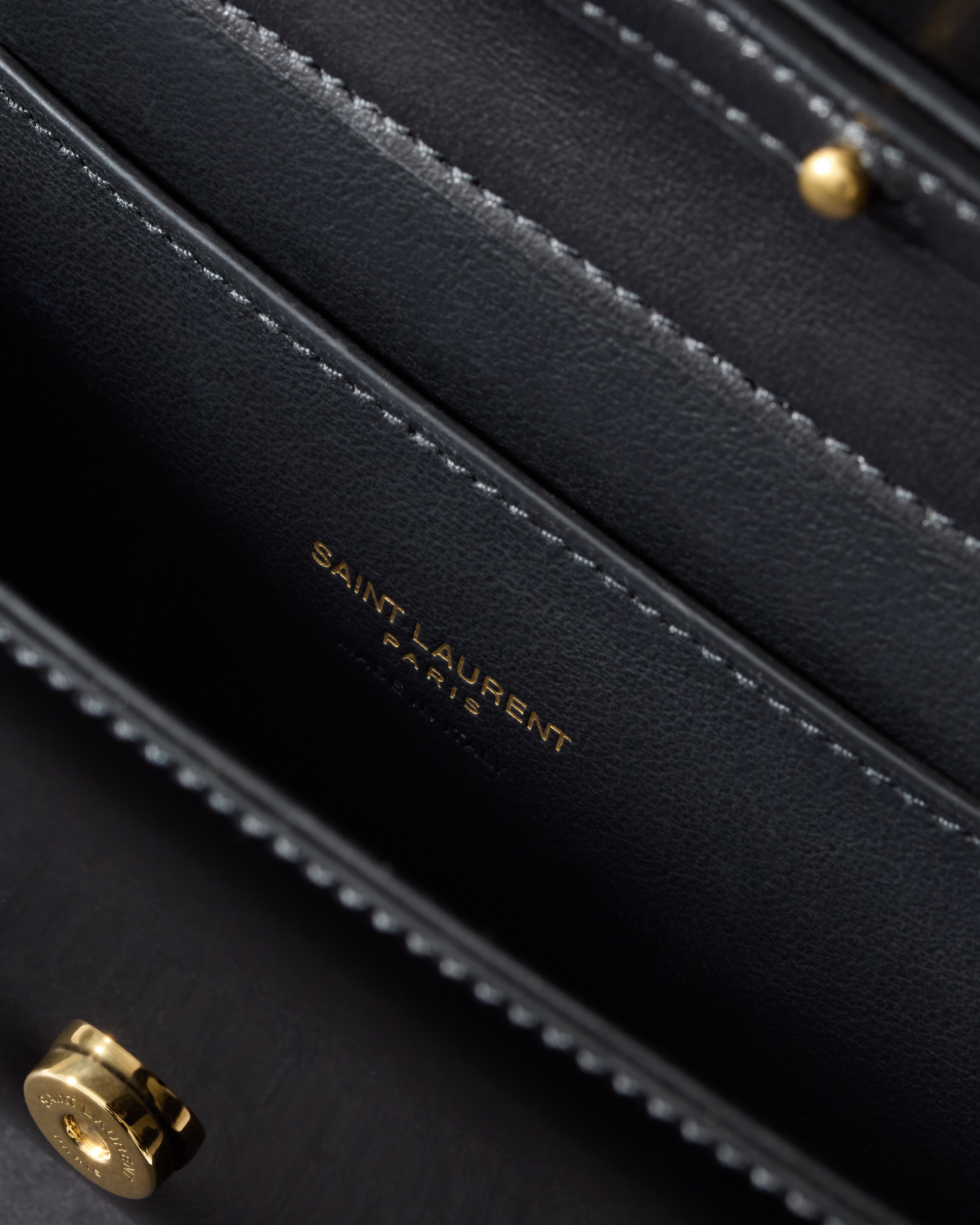bolsa clutch KATE em couro envernizado