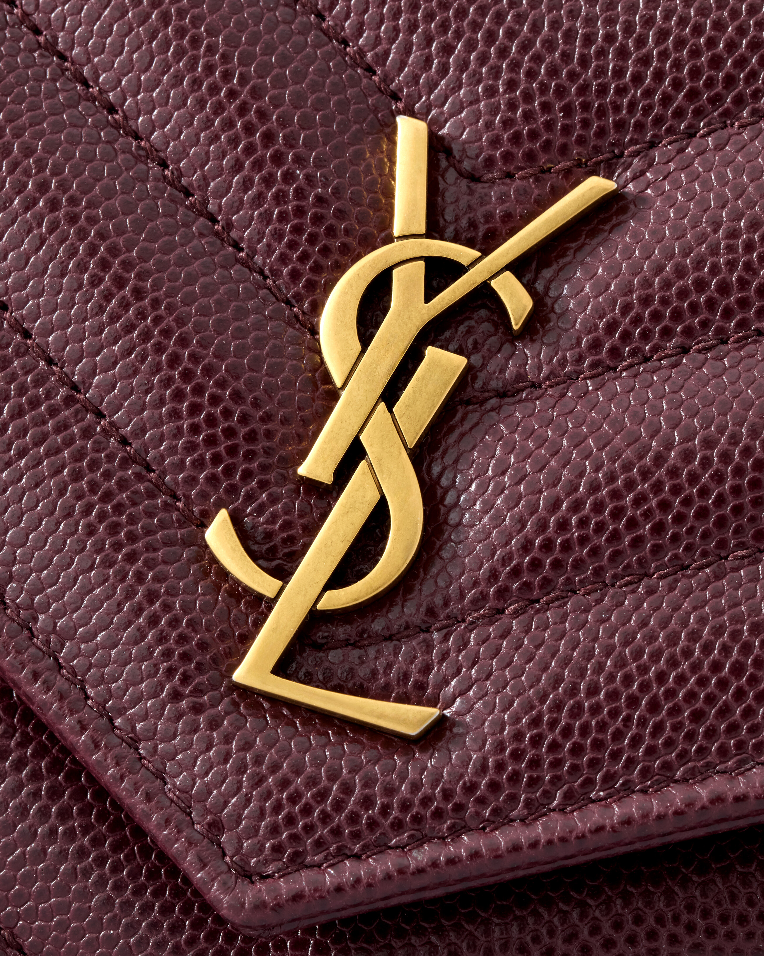 CASSANDRE envelope chain wallet in GRAIN DE POUDRE leather