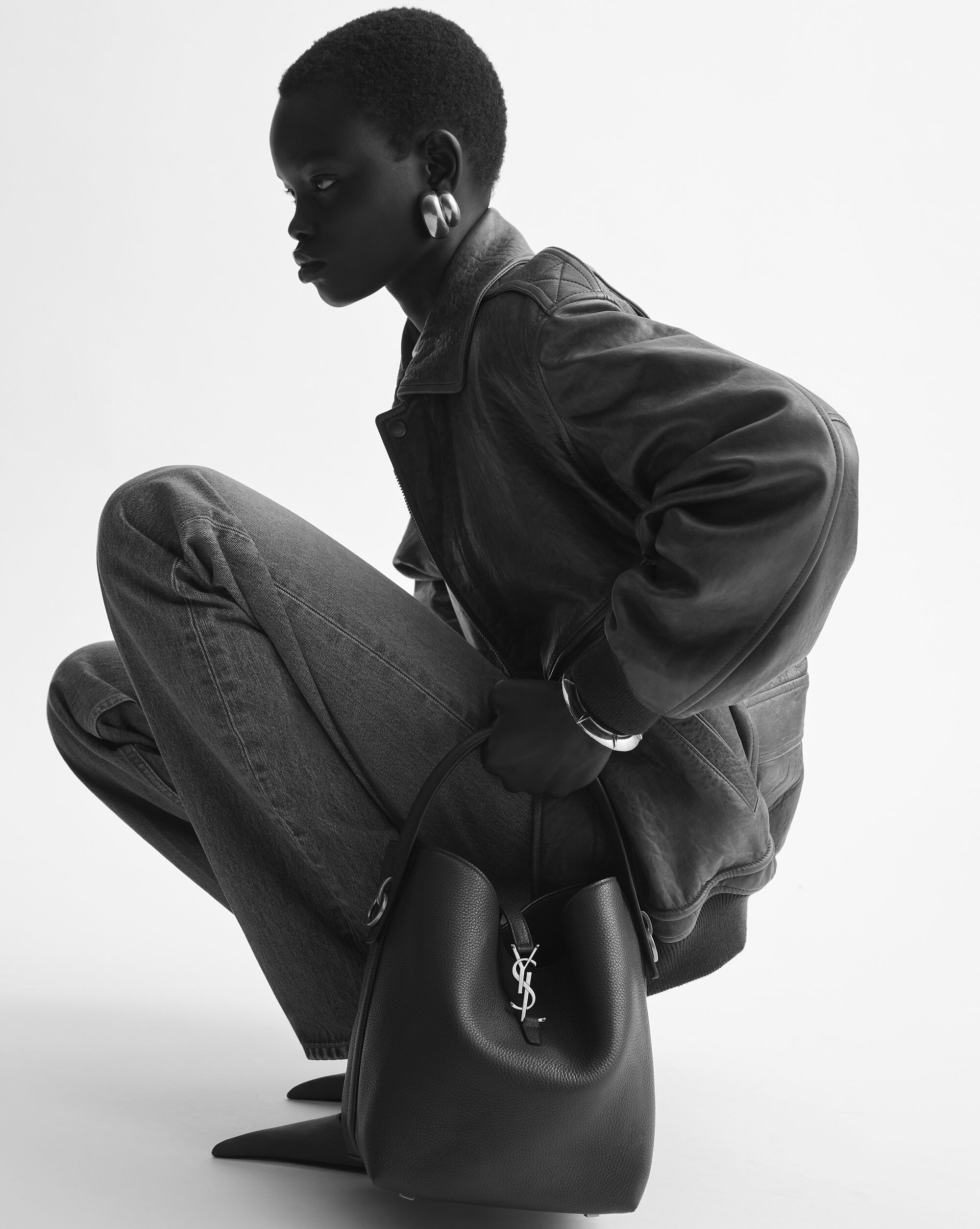 LE 37 supple in grained leather