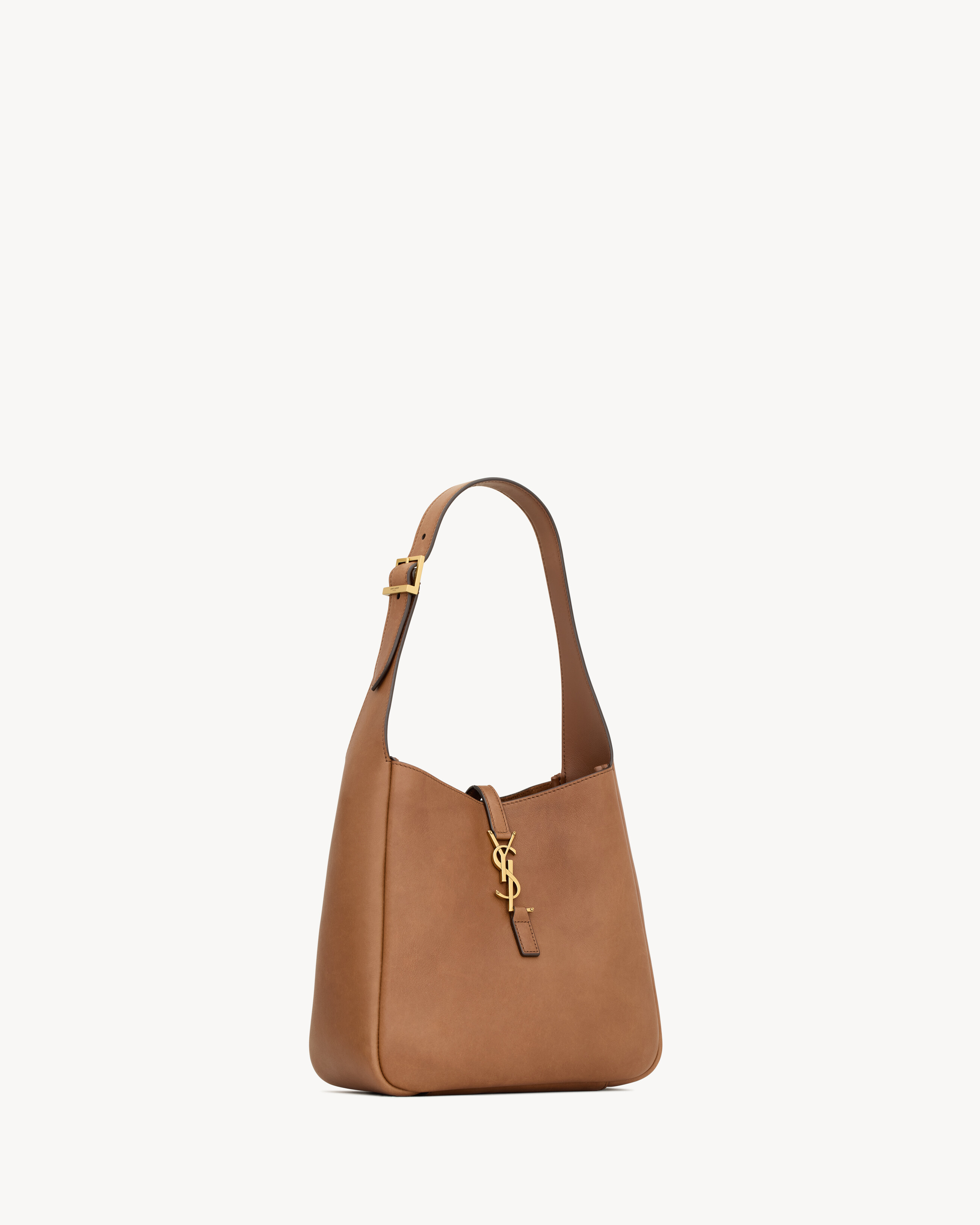 LE 5 À 7 supple small in leather