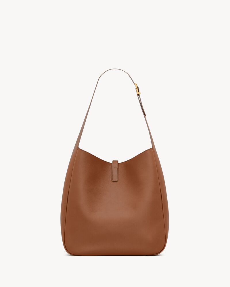 LE 5 À 7 supple large in grained leather in Red | Saint Laurent