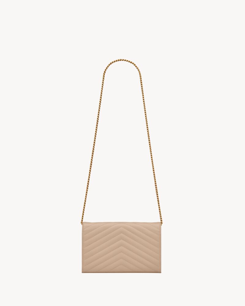 Cartera clásica con cadena Cassandre de piel efecto grain de poudre