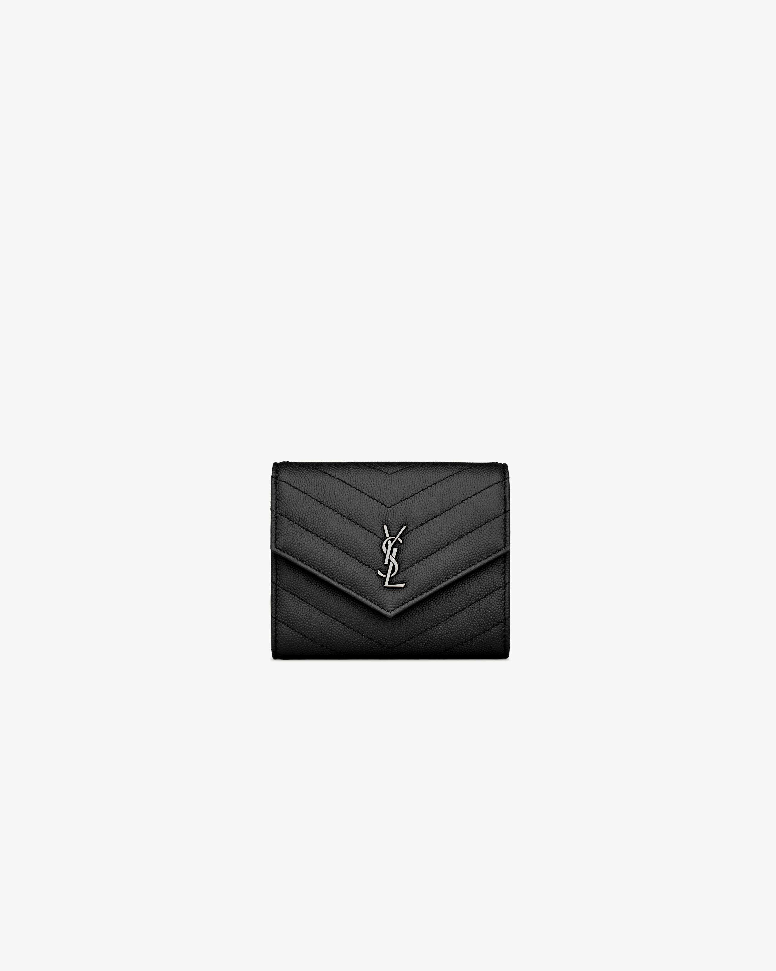 CASSANDRE MATELASSÉ compact tri fold wallet in grain de poudre