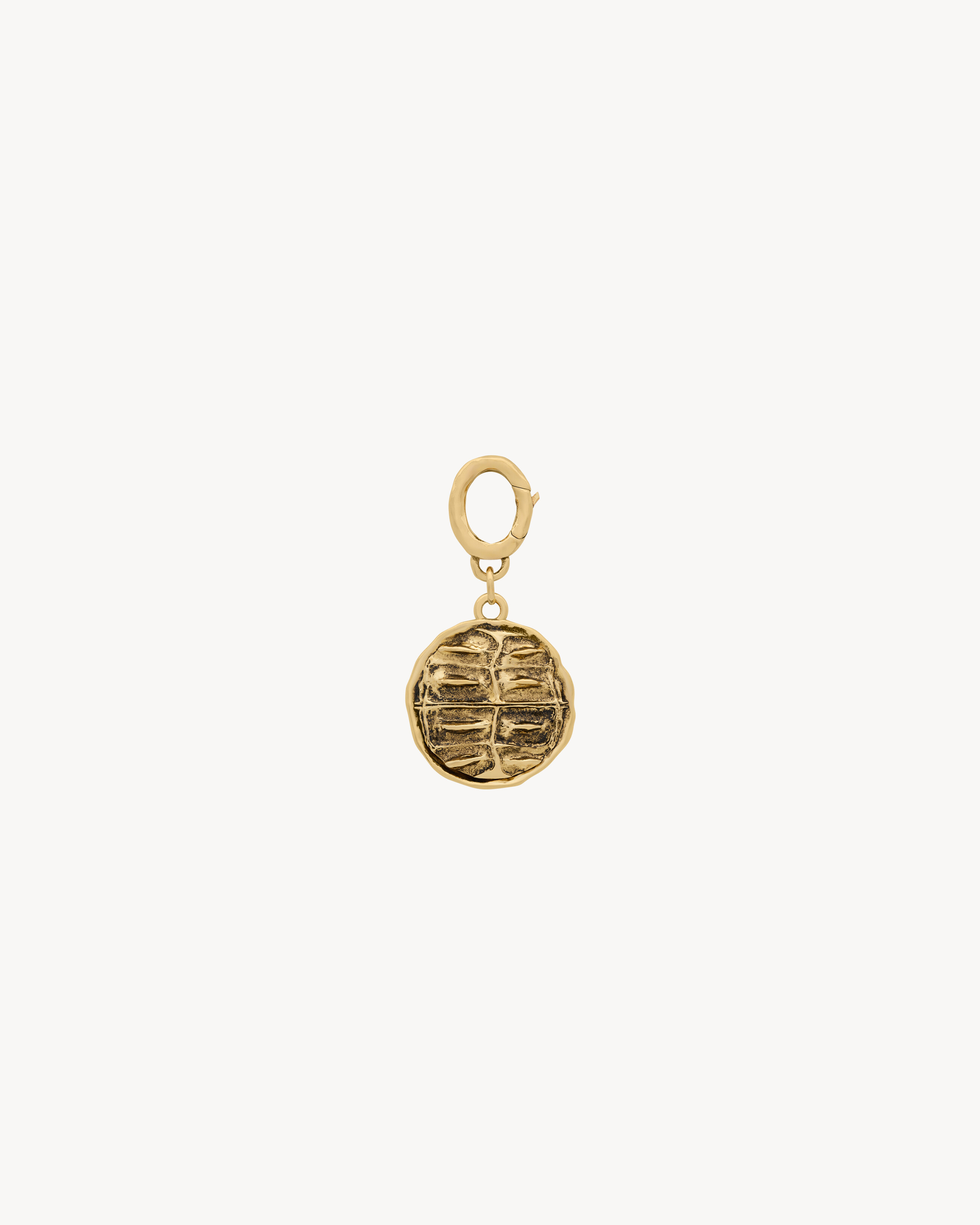 Charm en forma de cocodrilo de metal