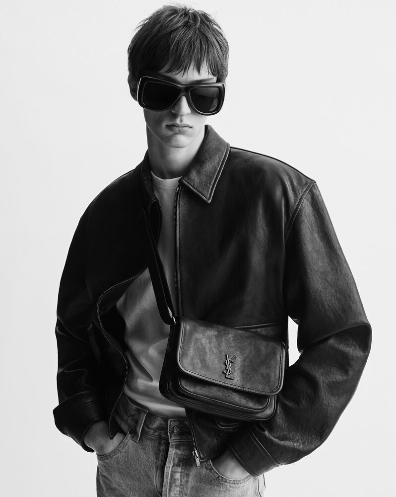 NIKI small messenger in grained leather