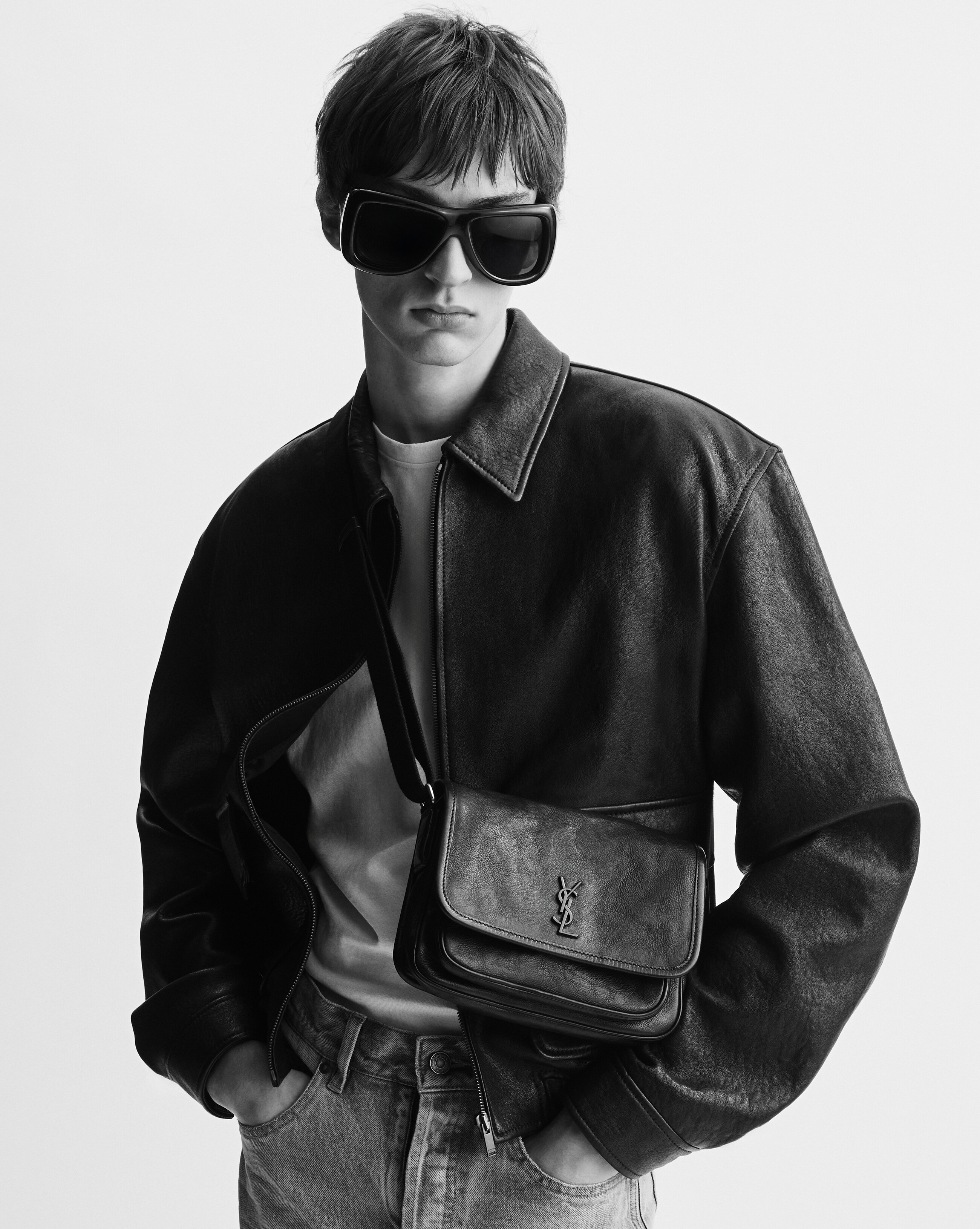 NIKI small messenger in grained leather